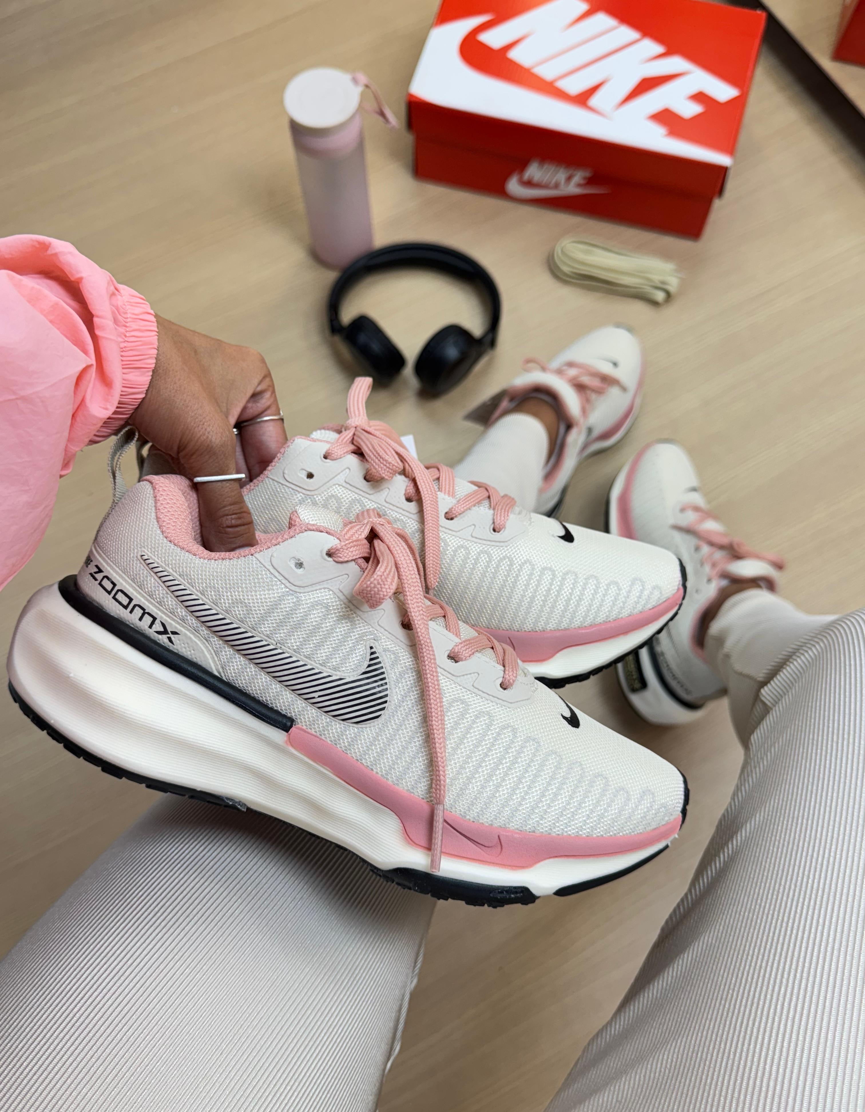 Nike Invincible Run 1ª Linha Off/Rosê
