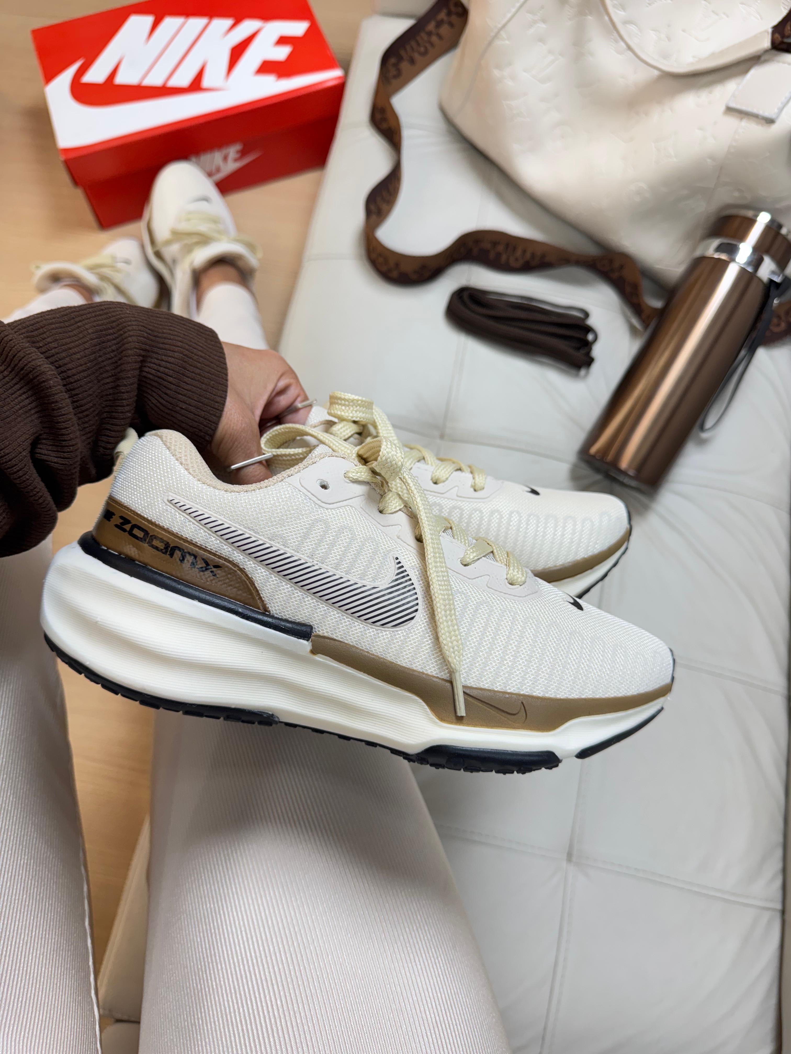 Nike Invincible Run 1ª Linha Off/Café