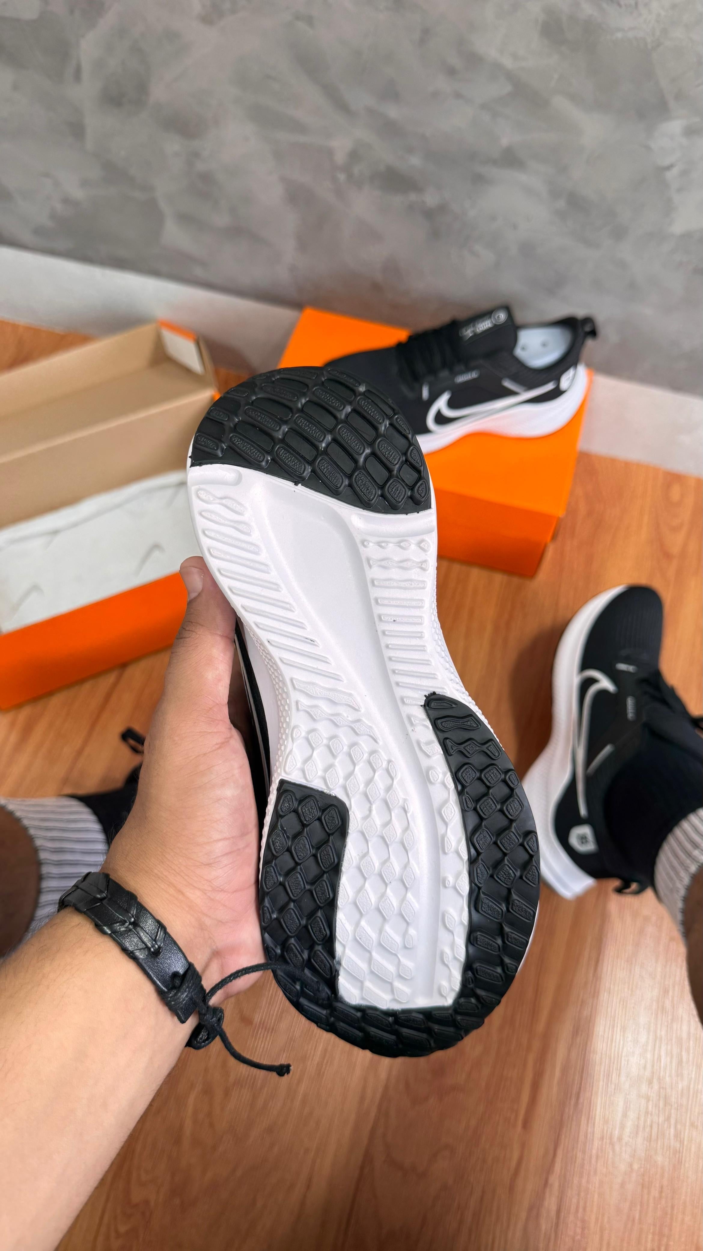 Pegasus 40 Preto/Branco