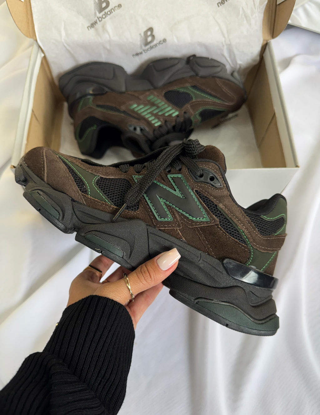 New Balance 9060 Marrom/Verde