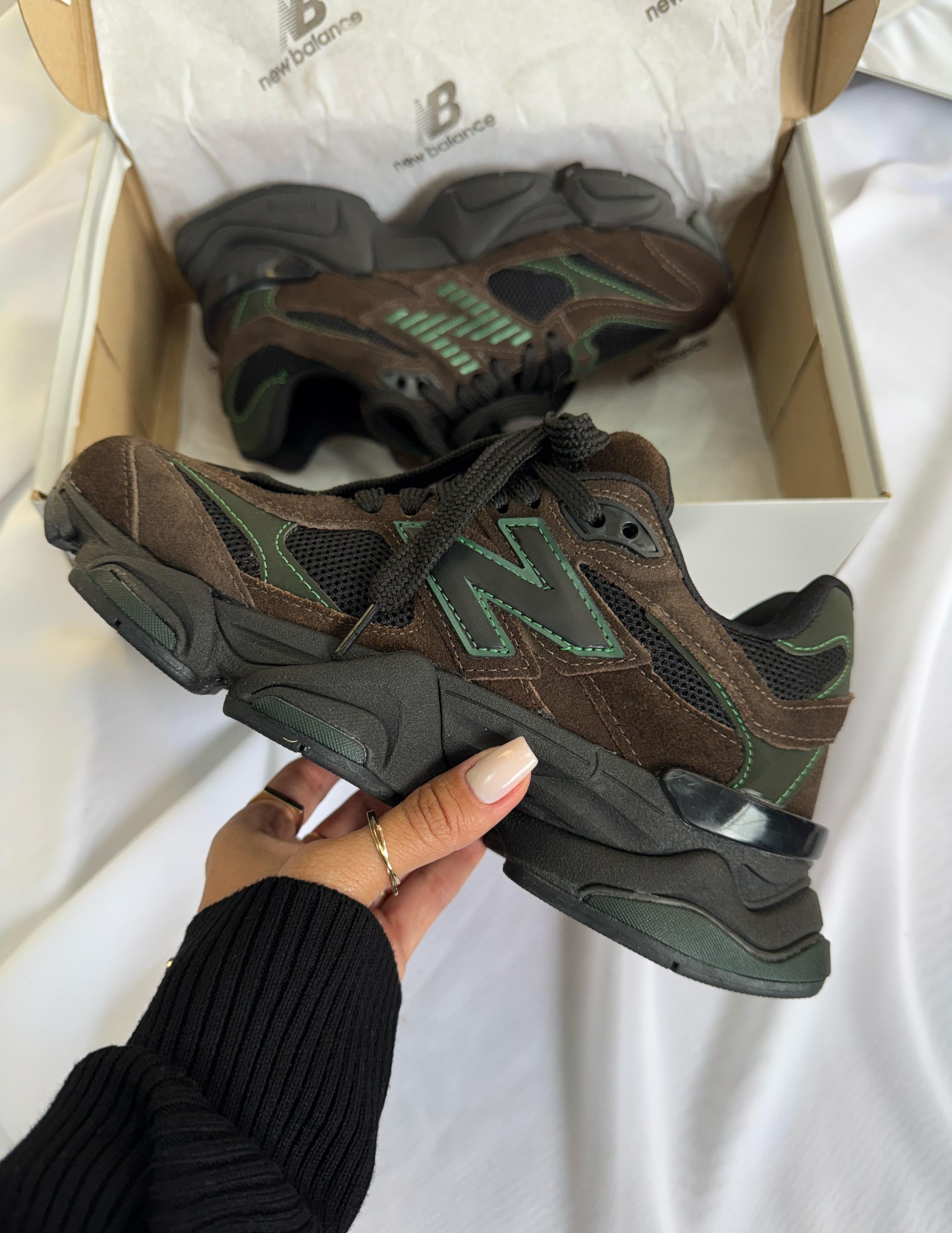 New Balance 9060 Marrom/Verde