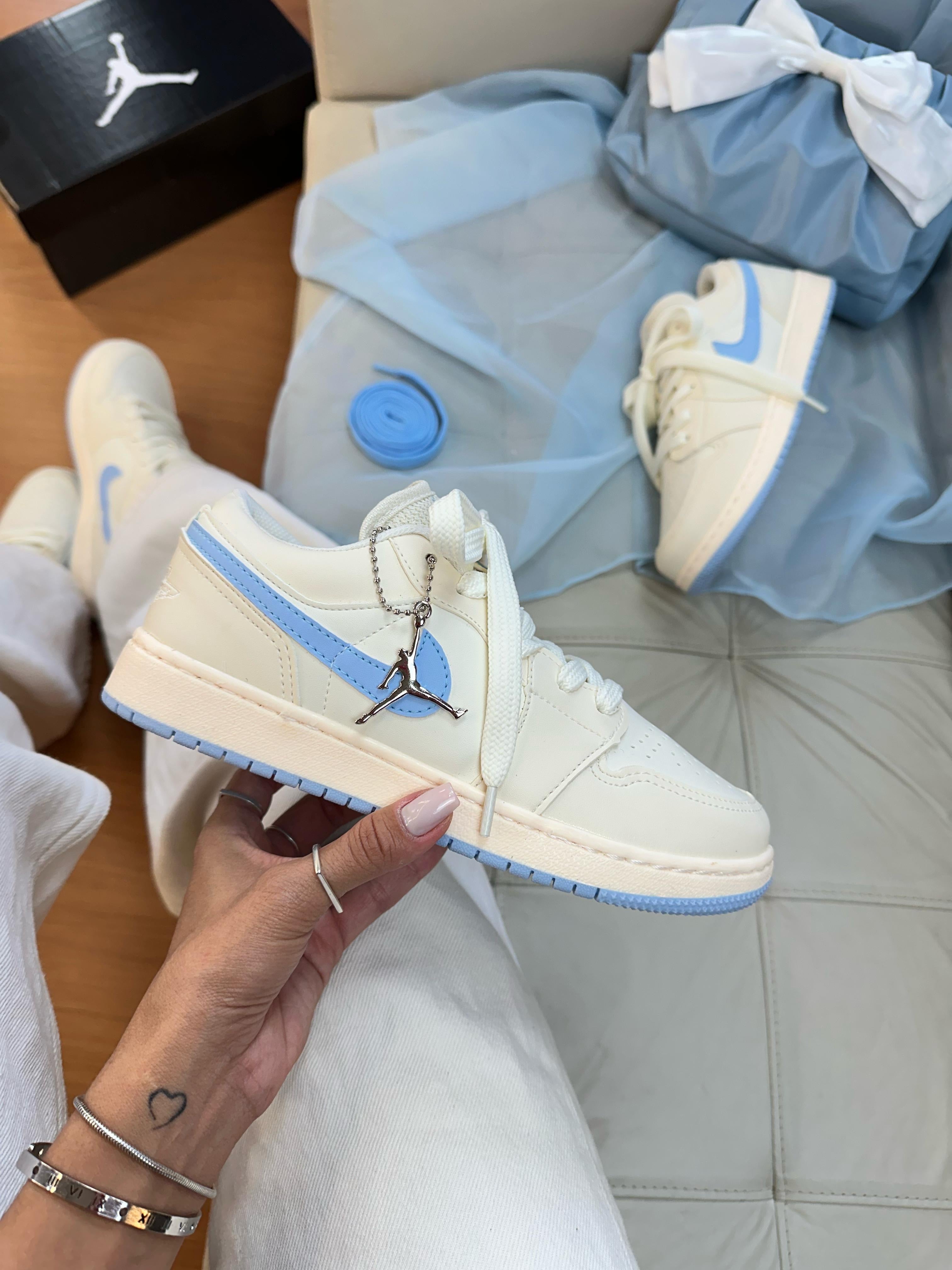 Jordan Low Manteiga/Azul BB