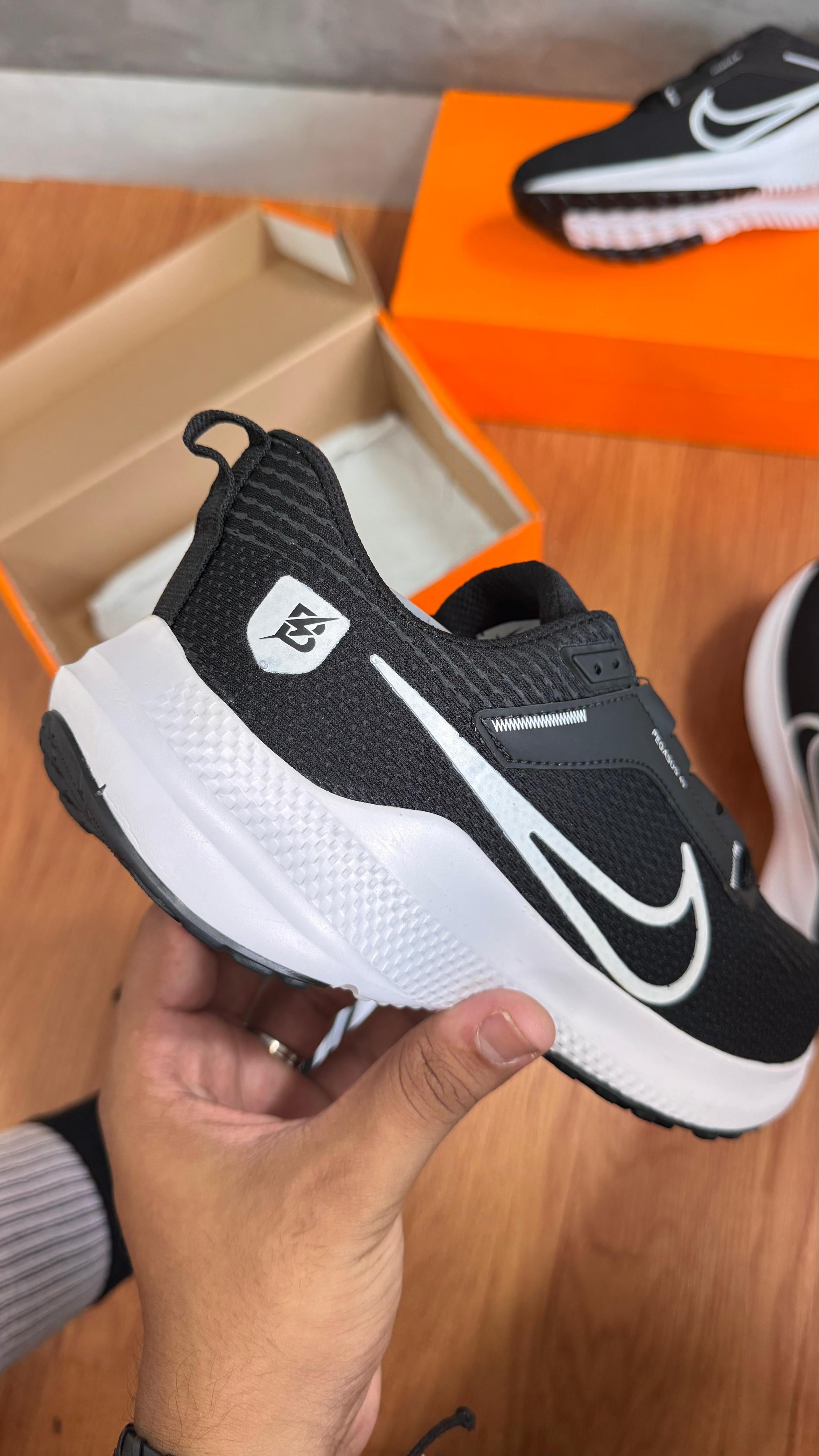 Pegasus 40 Preto/Branco