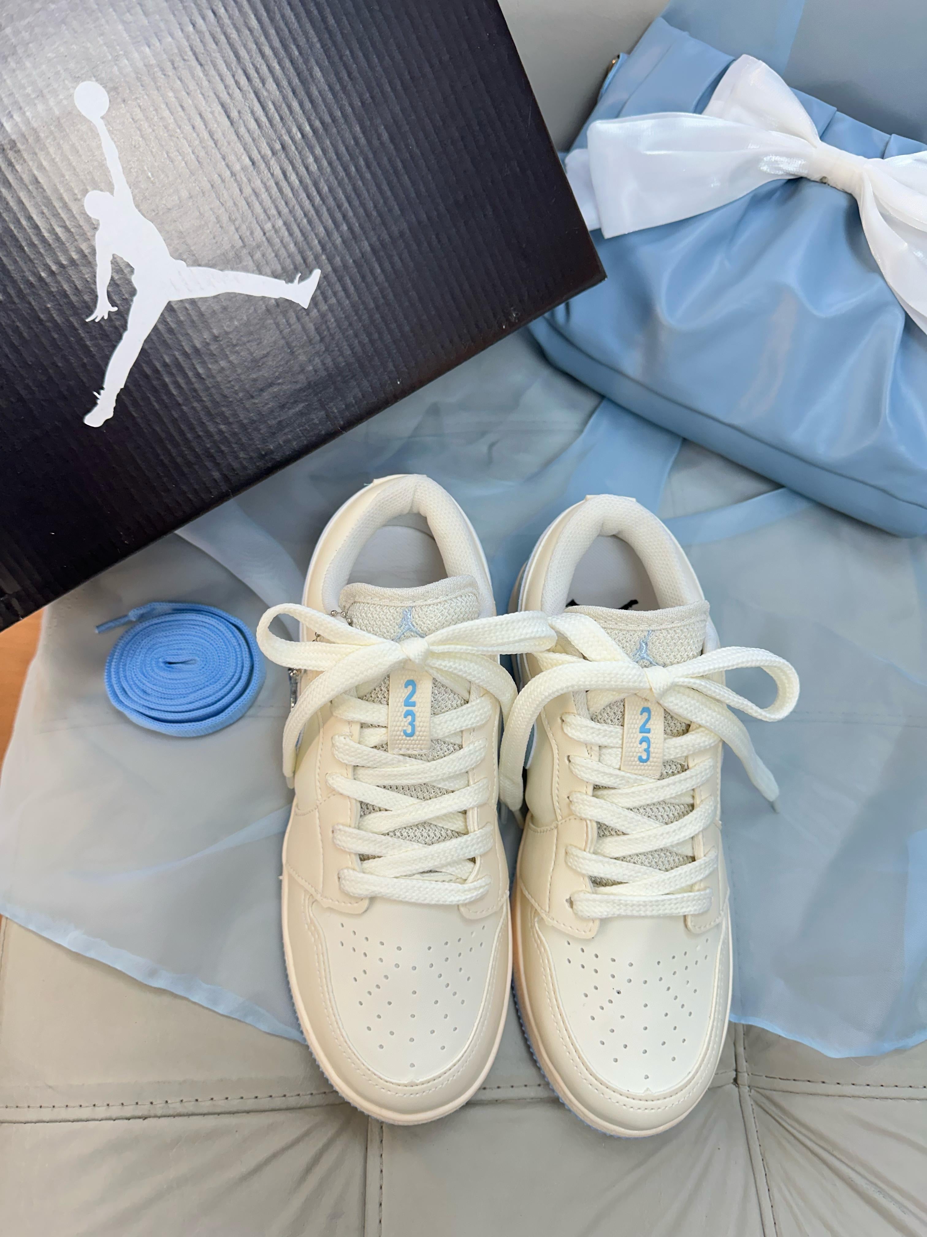 Jordan Low Manteiga/Azul BB