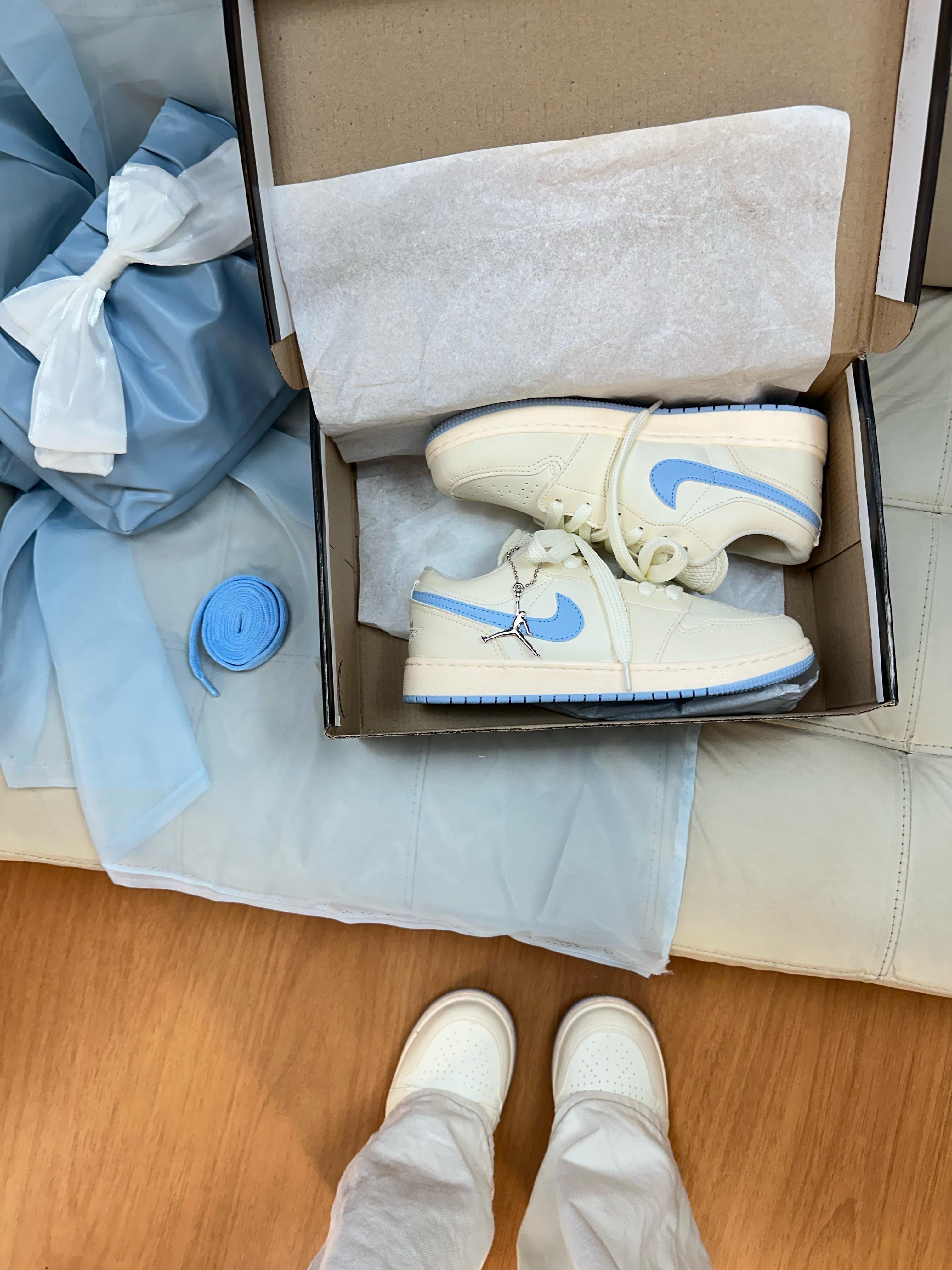 Jordan Low Manteiga/Azul BB