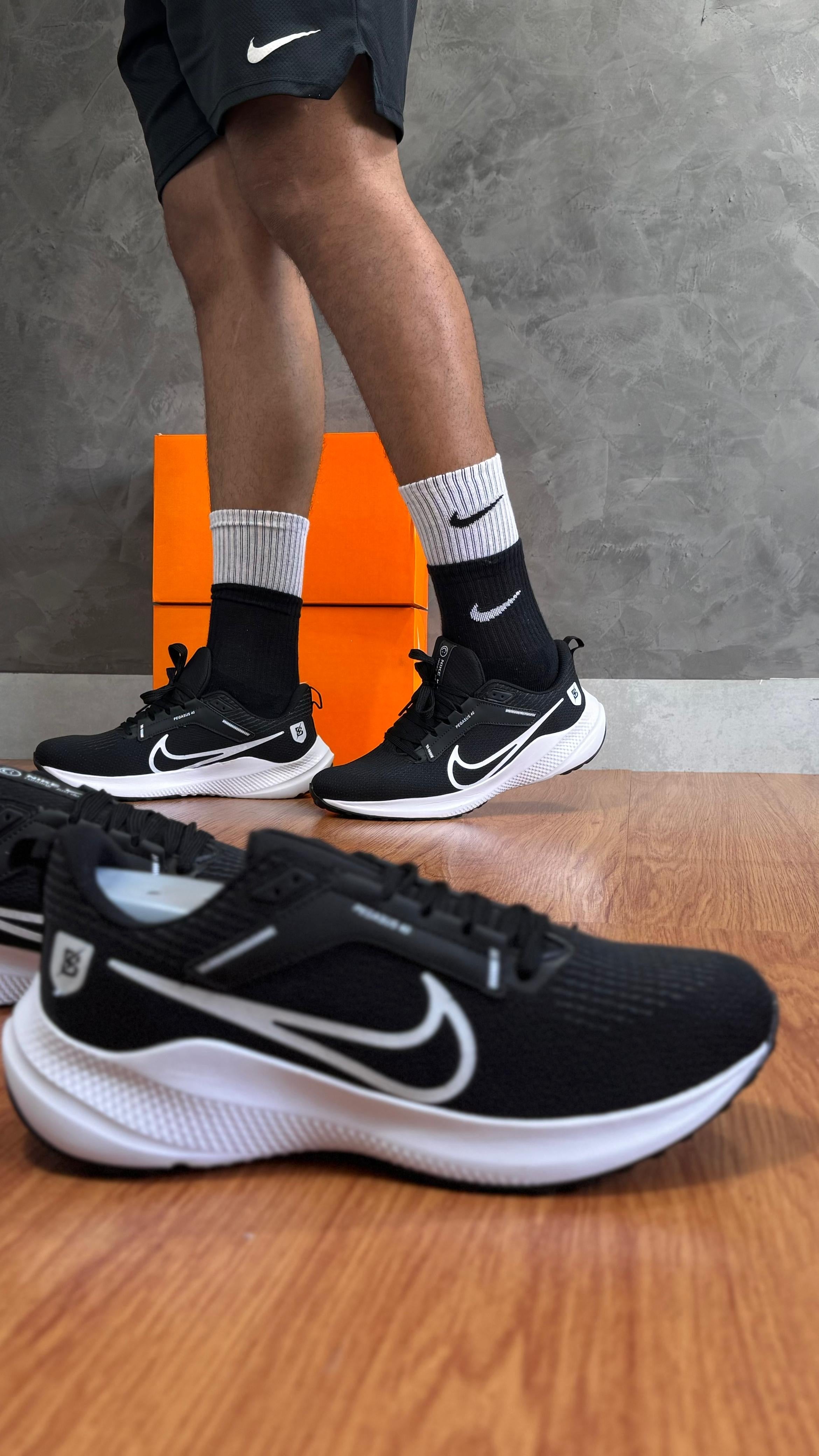 Pegasus 40 Preto/Branco