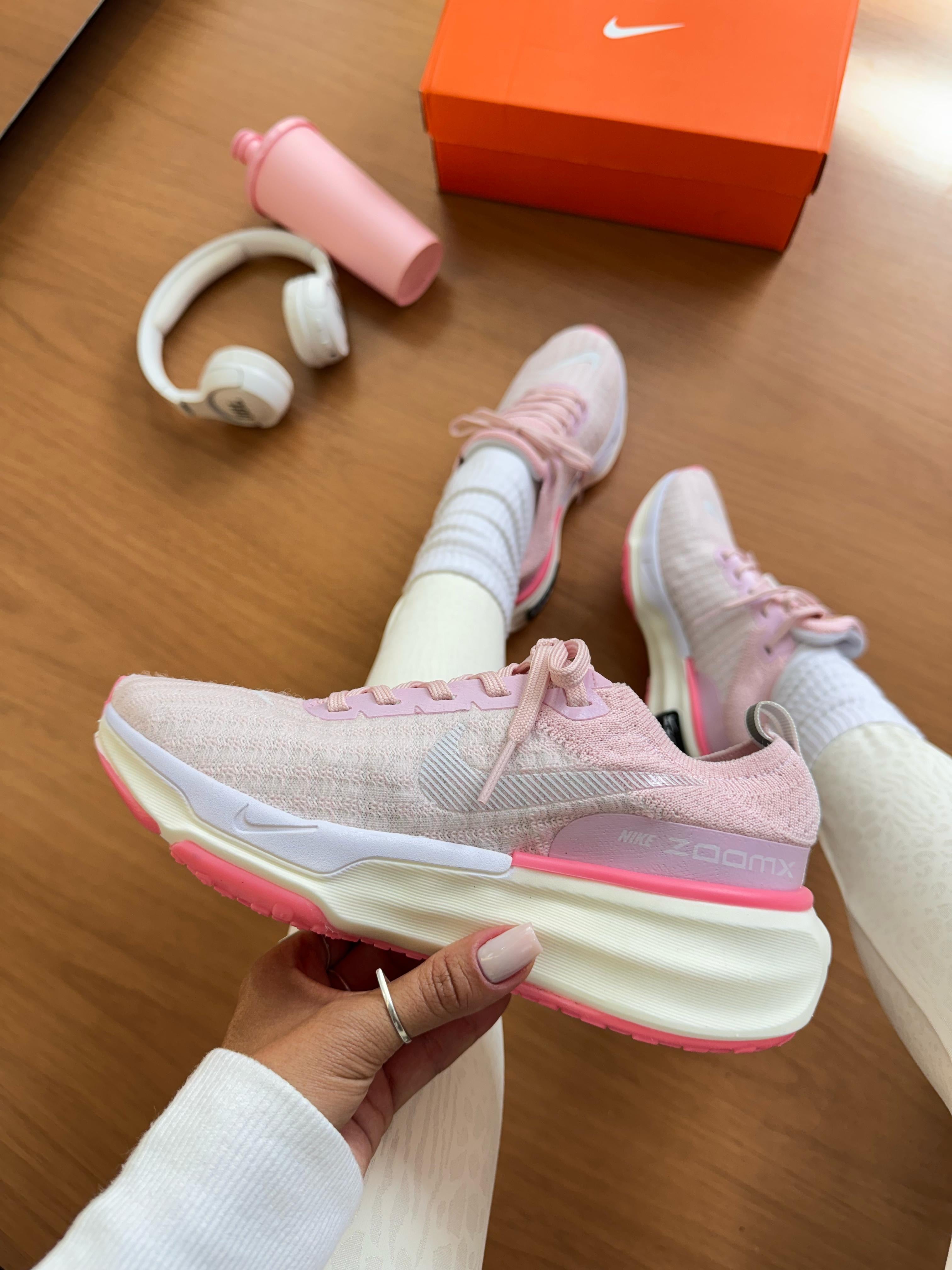 Invincible Run Premium Branco/Rosa