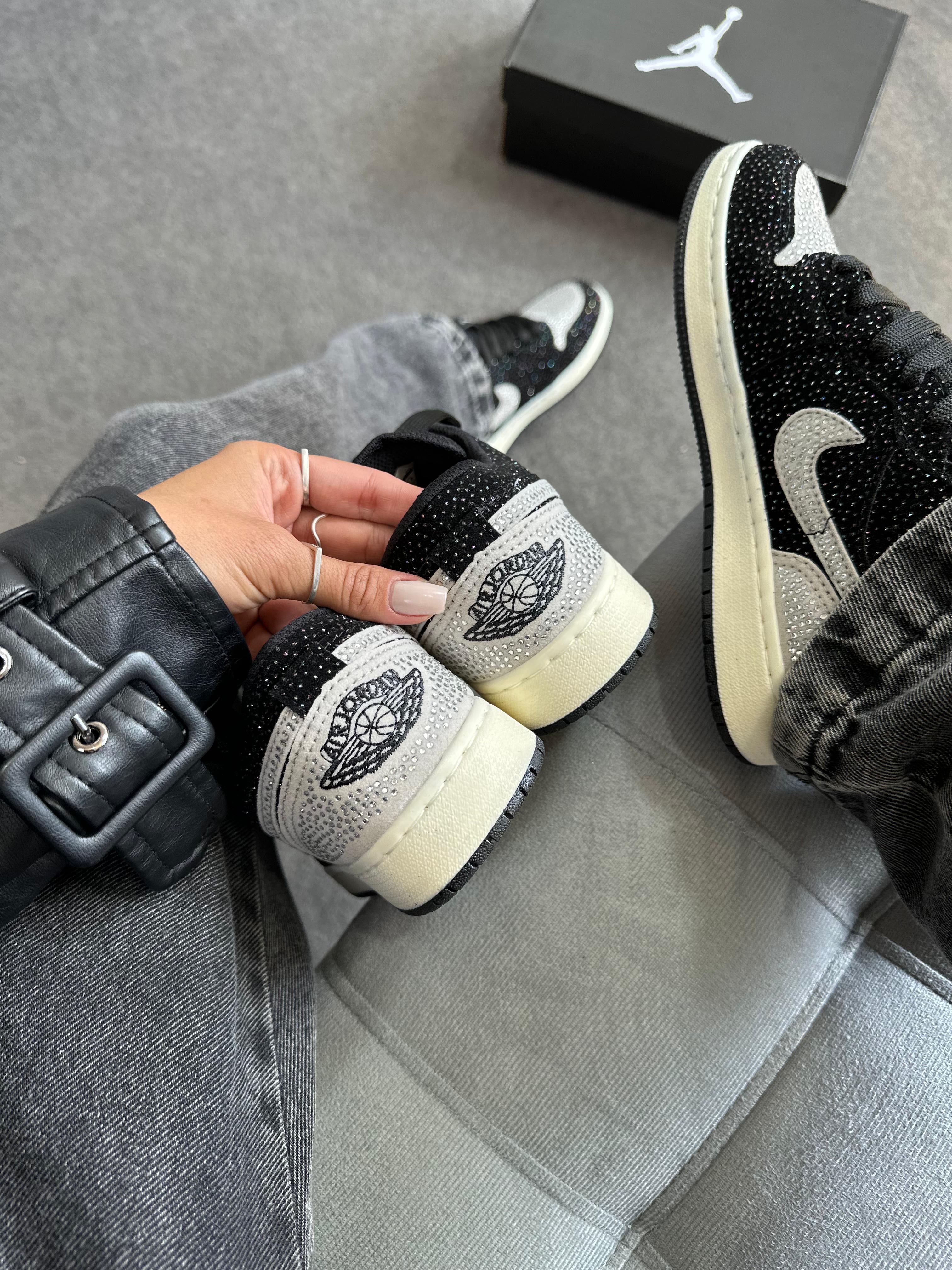 Jordan Low Strass Glow Preto