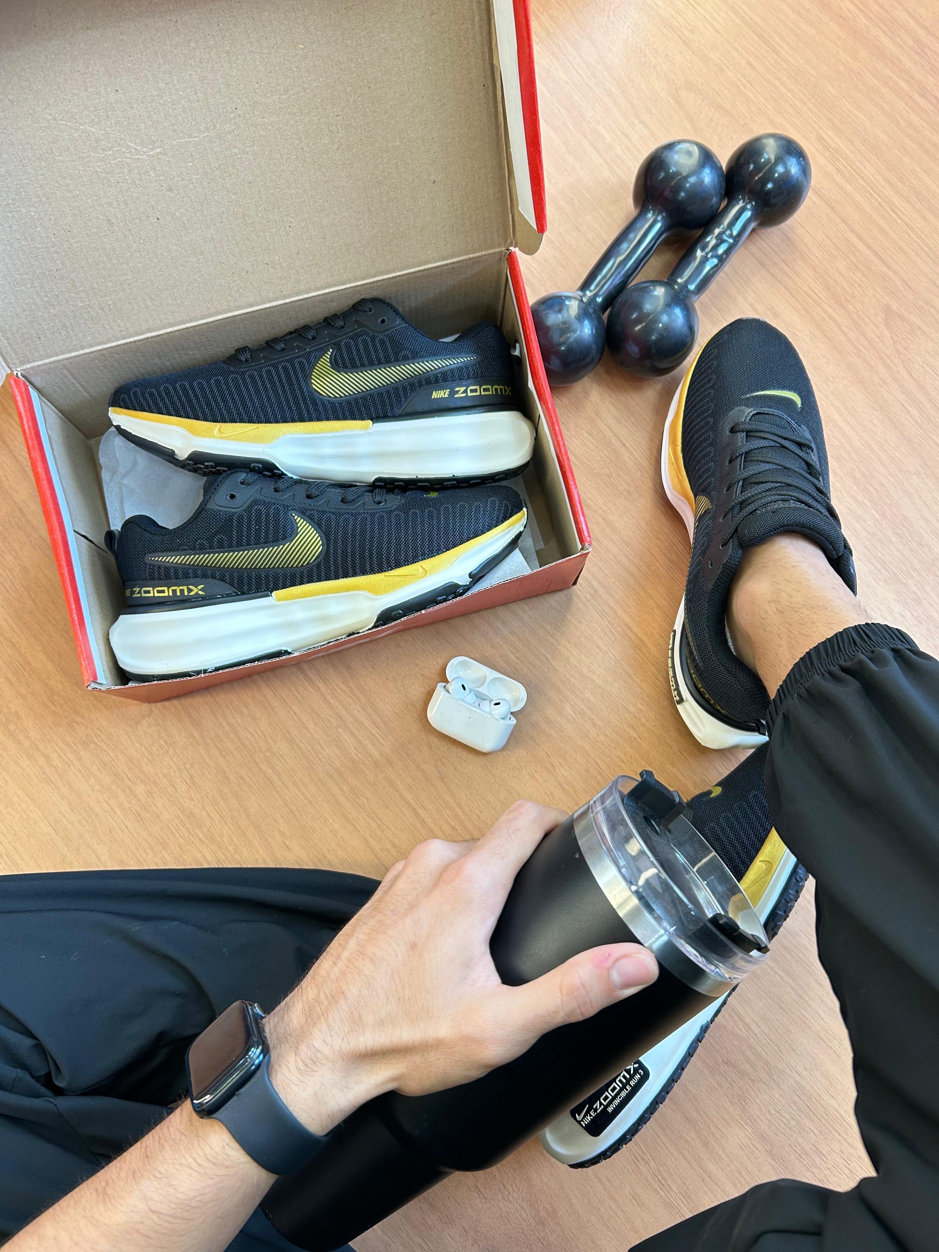 Invincible Run Preto/Ouro