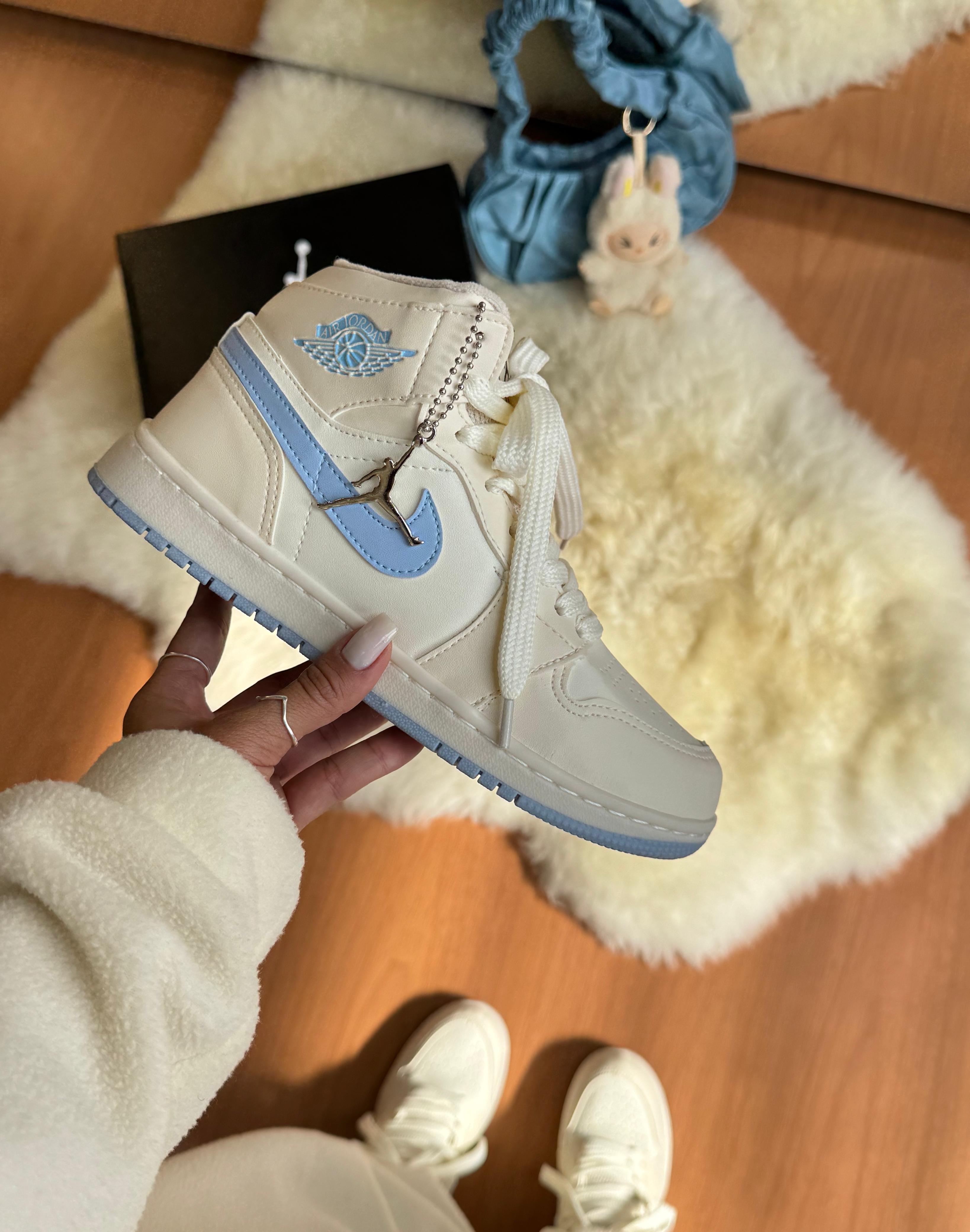 Bota Jordan Prime Manteiga/Azul BB