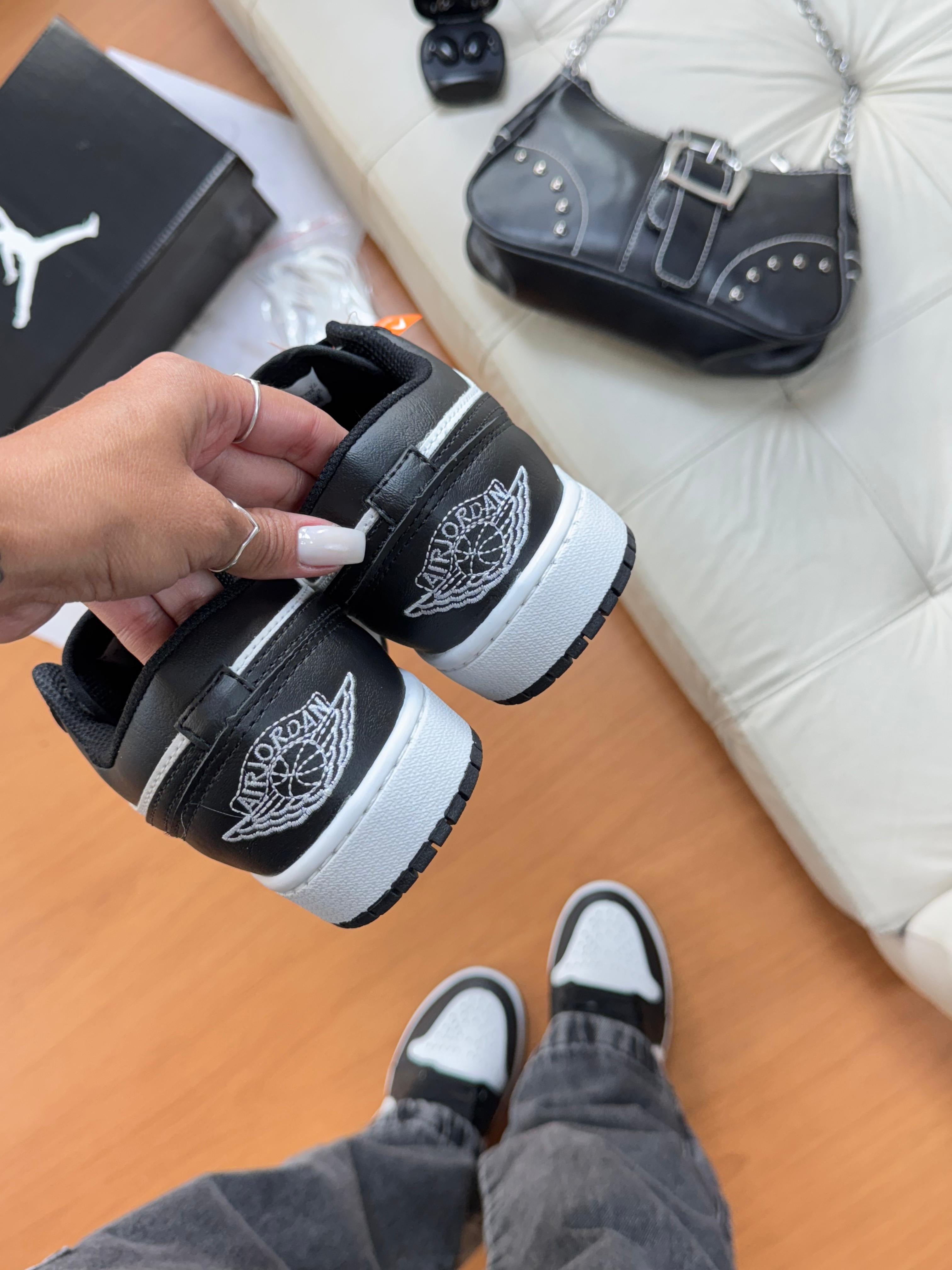 Jordan Low Preto/Branco