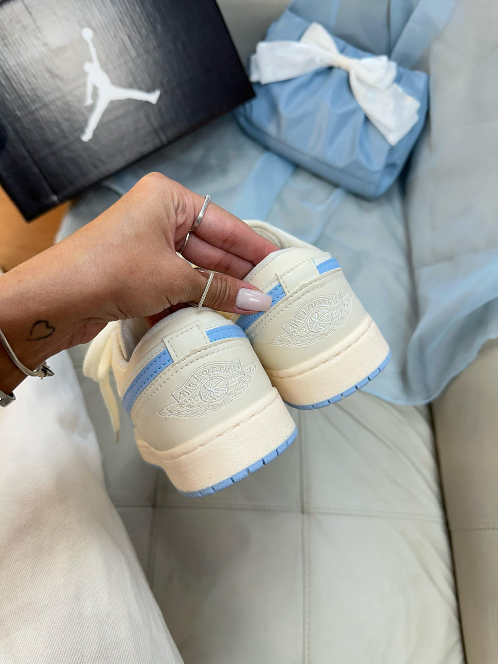 Jordan Low Manteiga/Azul BB
