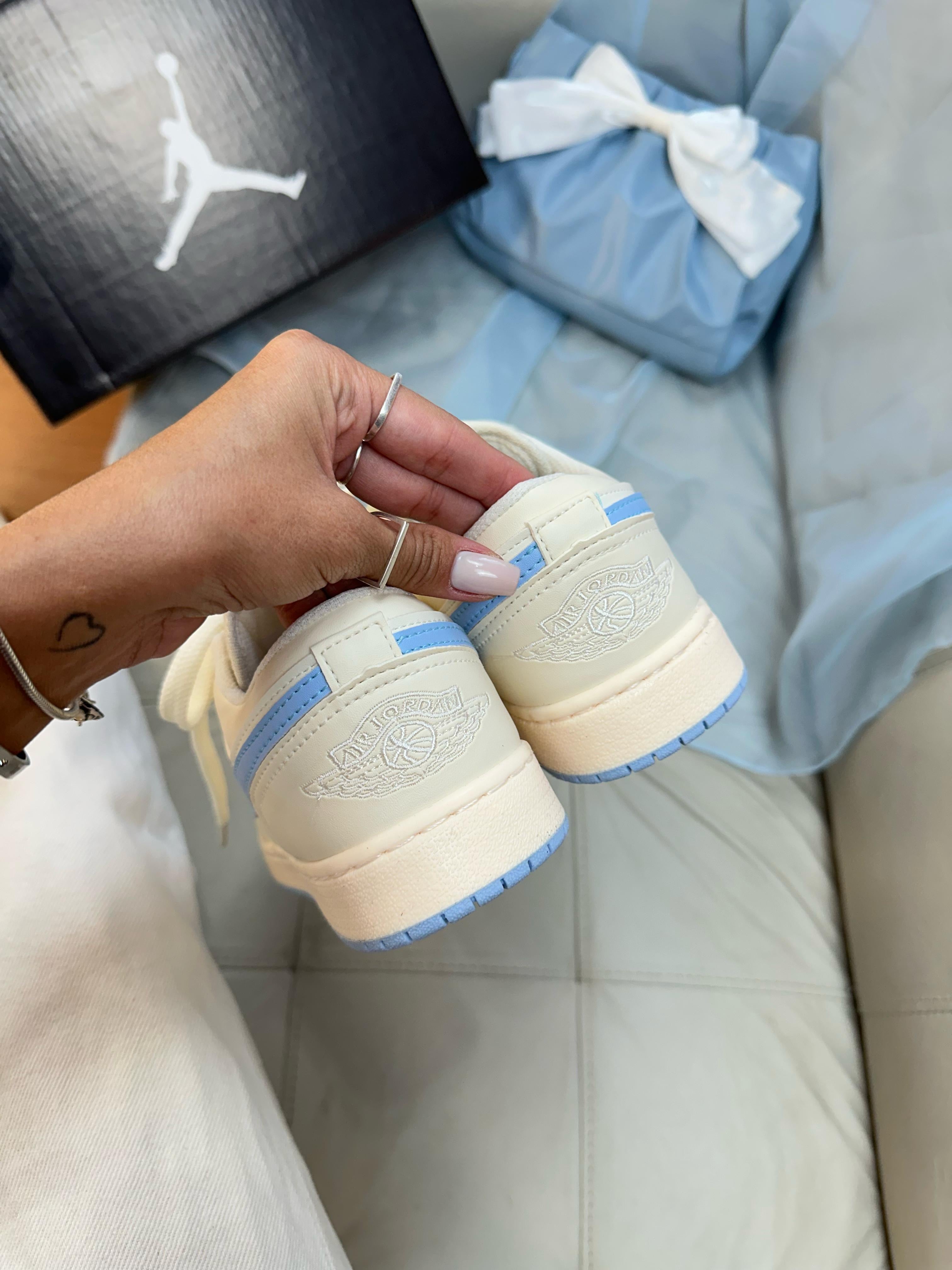 Jordan Low Manteiga/Azul BB
