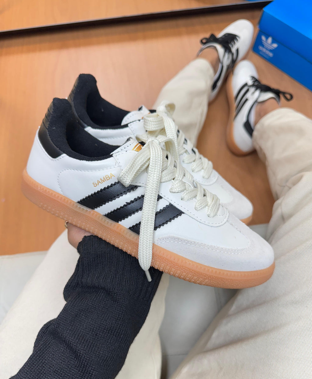 Samba Sintético Branco/Preto