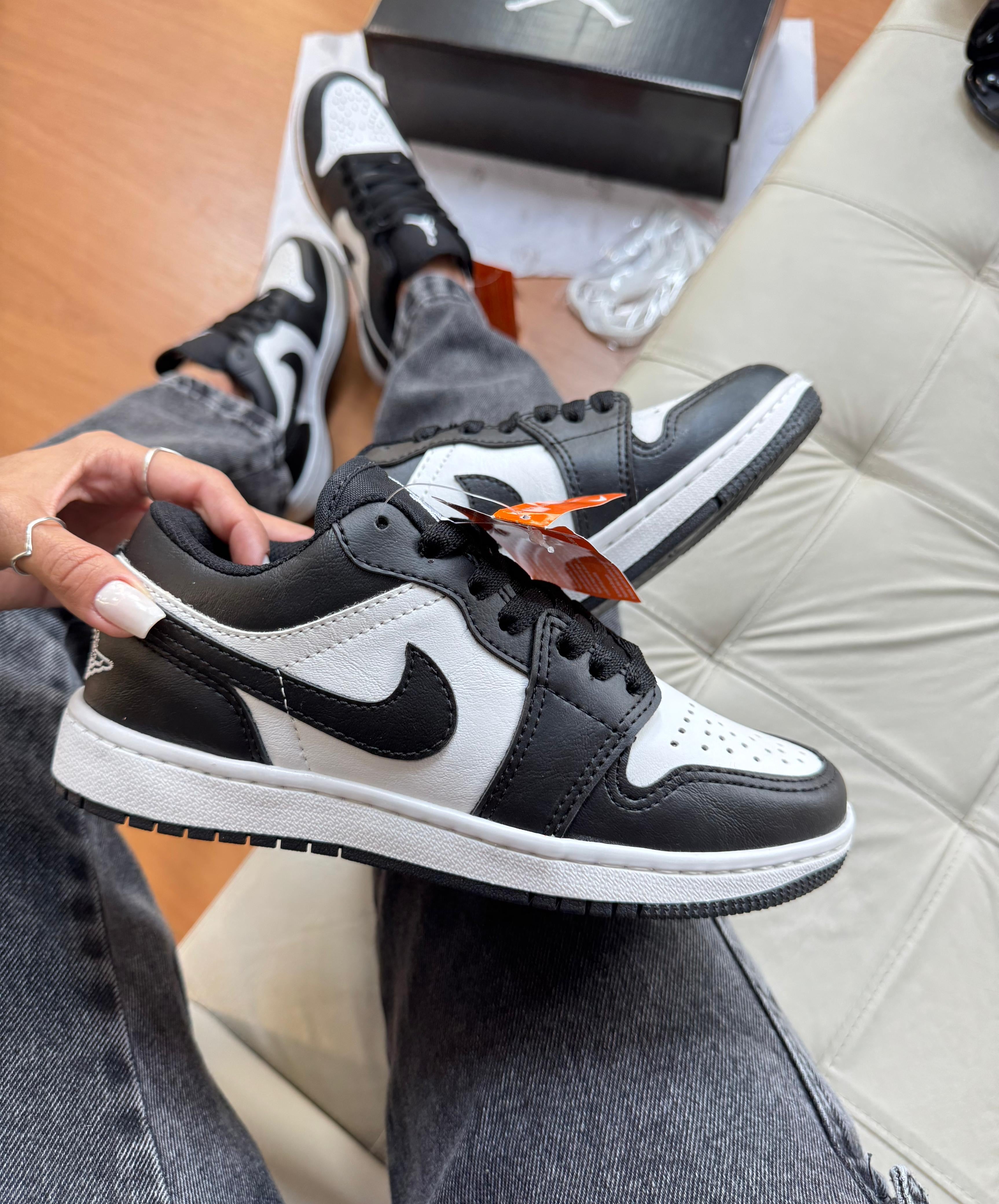 Jordan Low Preto/Branco