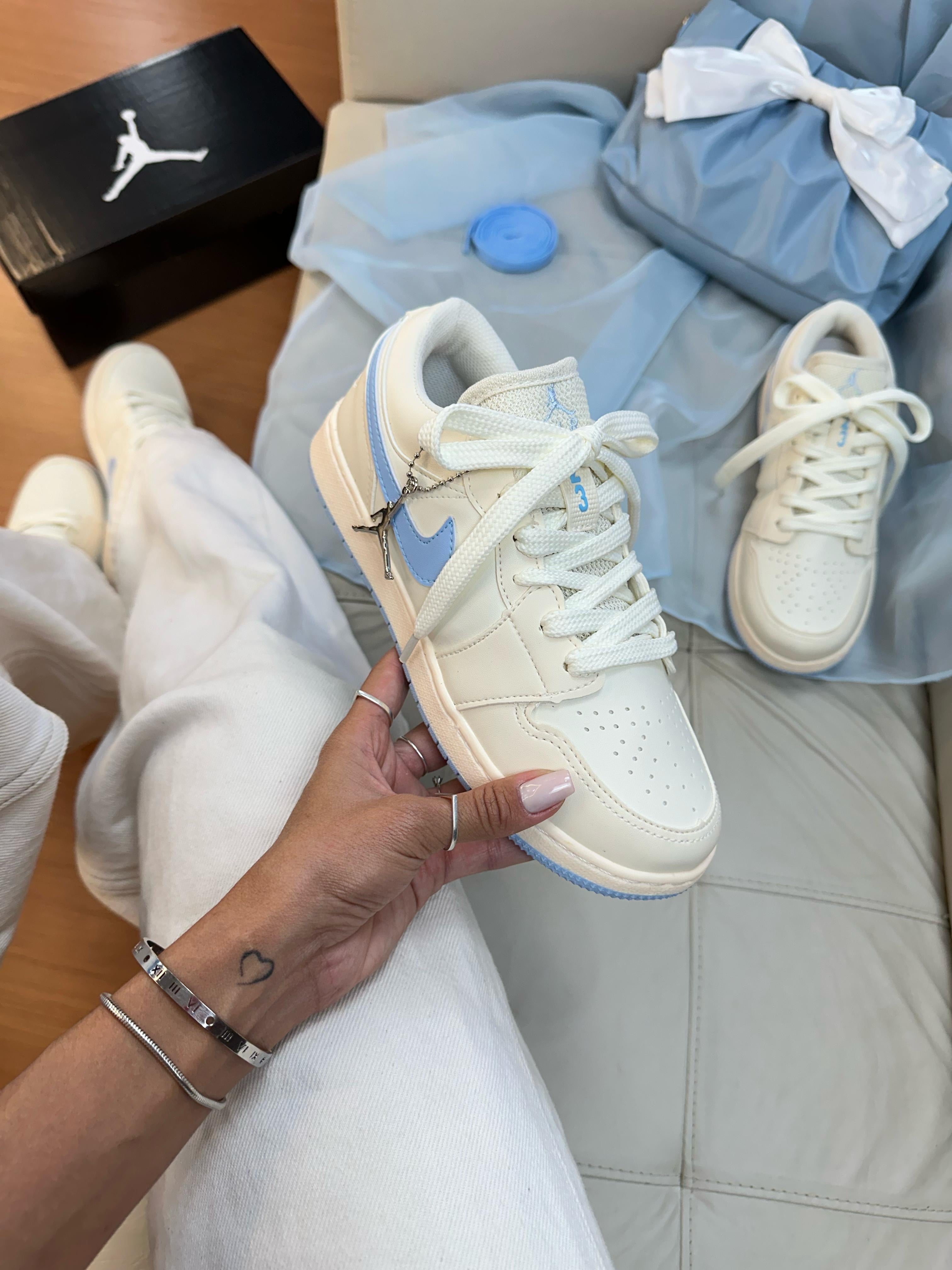 Jordan Low Manteiga/Azul BB