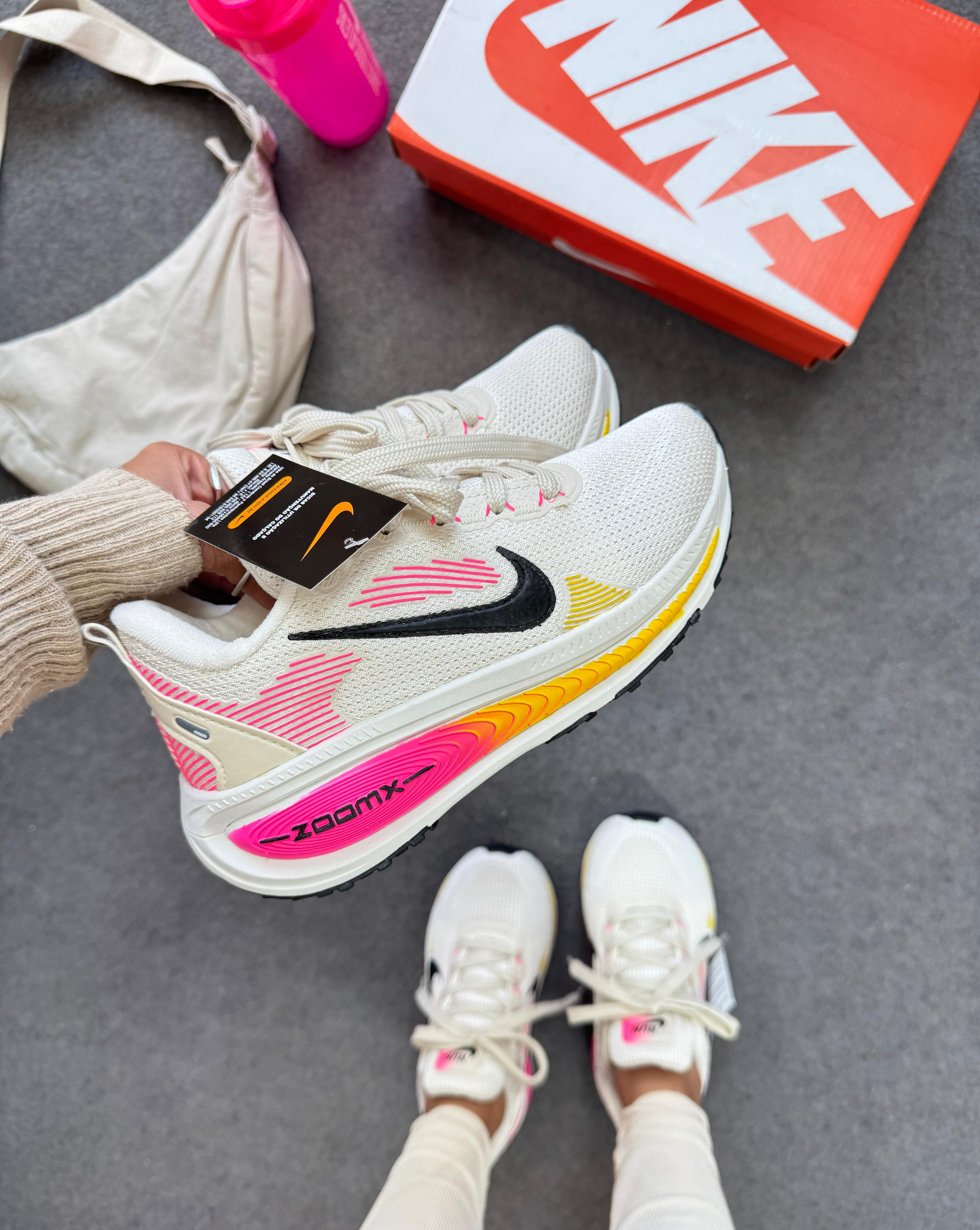 Nike Run Vomero 18 Off/pink /marelo