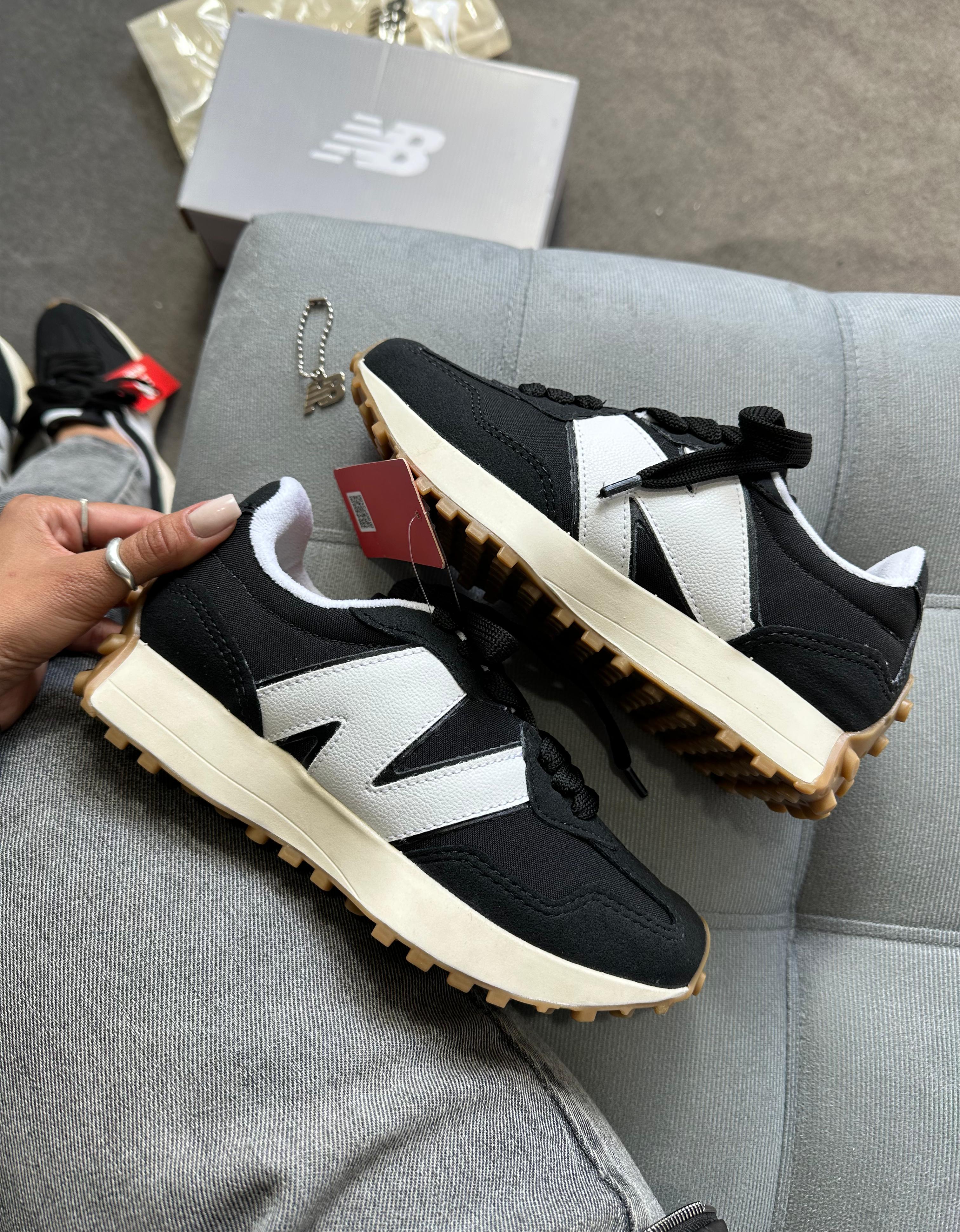 New Balance 327 Preto/off