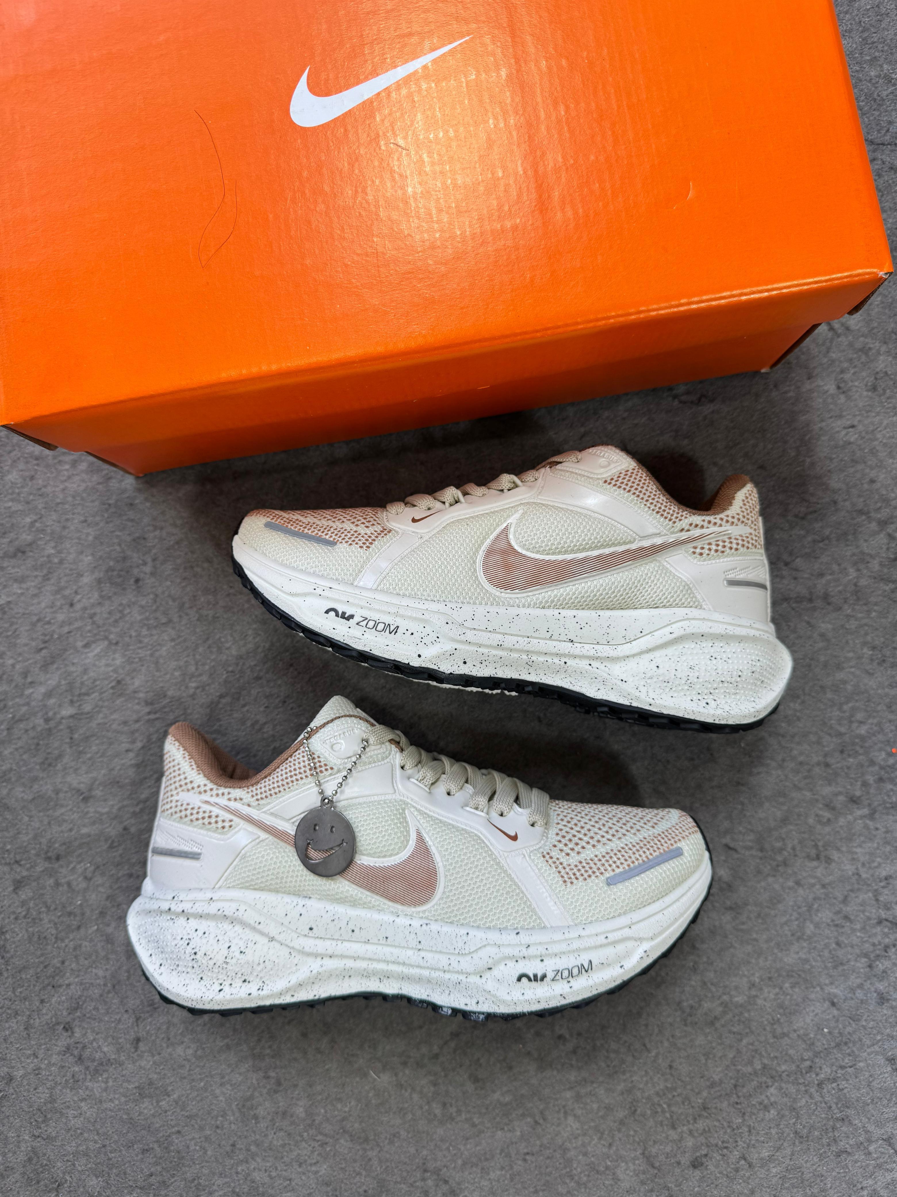 Nike Air Zoom Pegasus Off/Chocolate