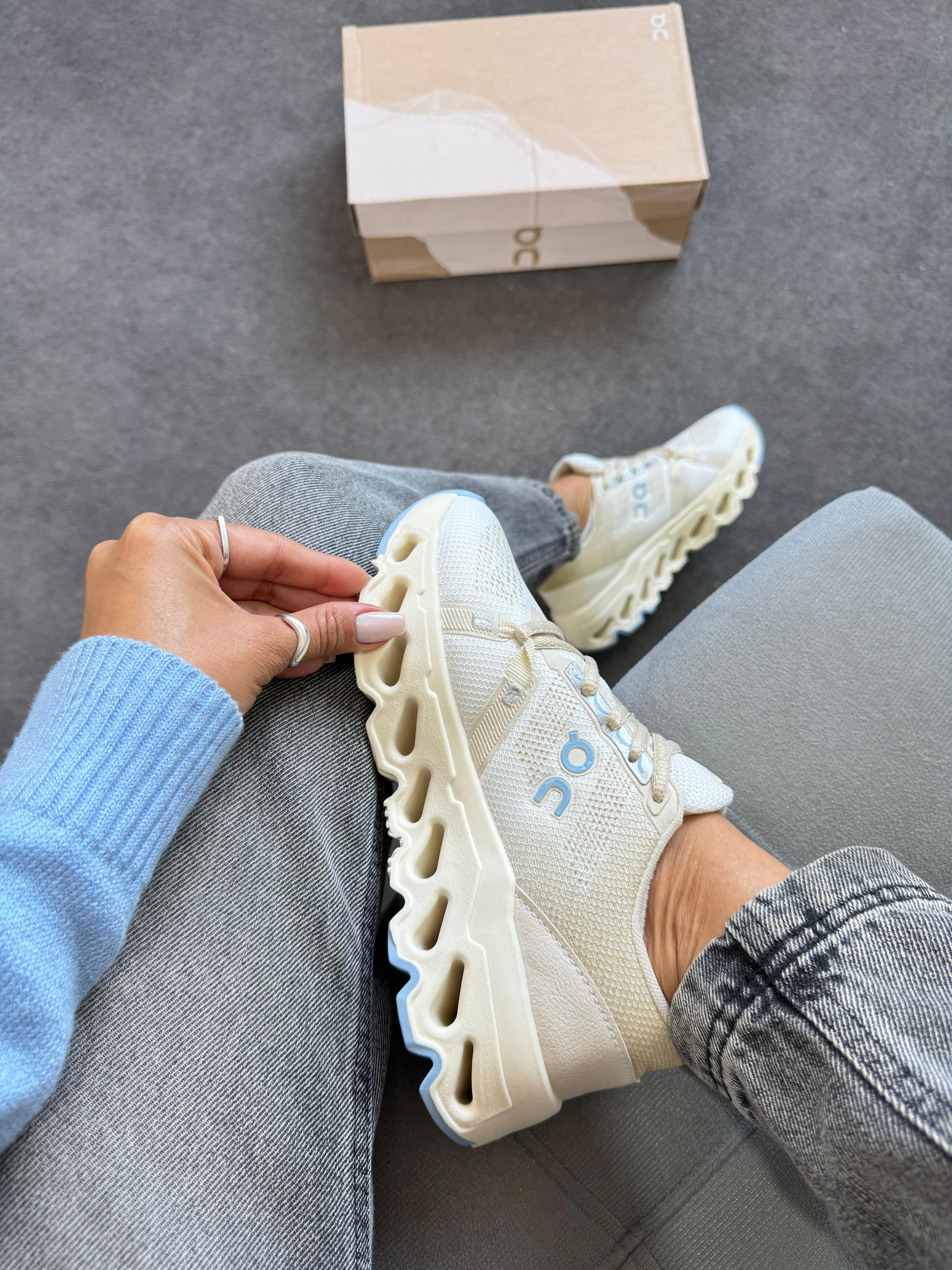 On Cloud Off/ Azul 💙