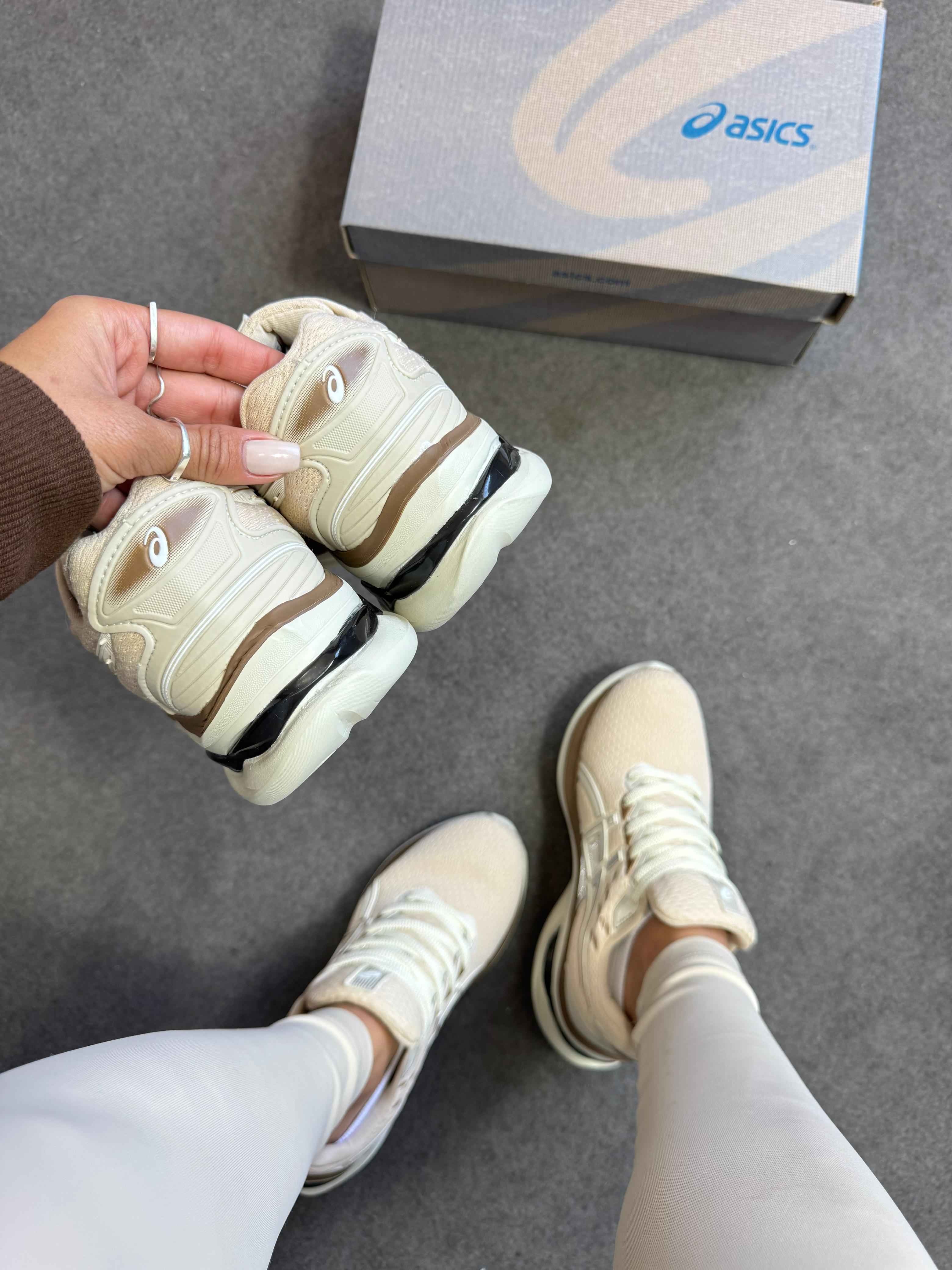 Asics Gel Tiranno off/marrom
