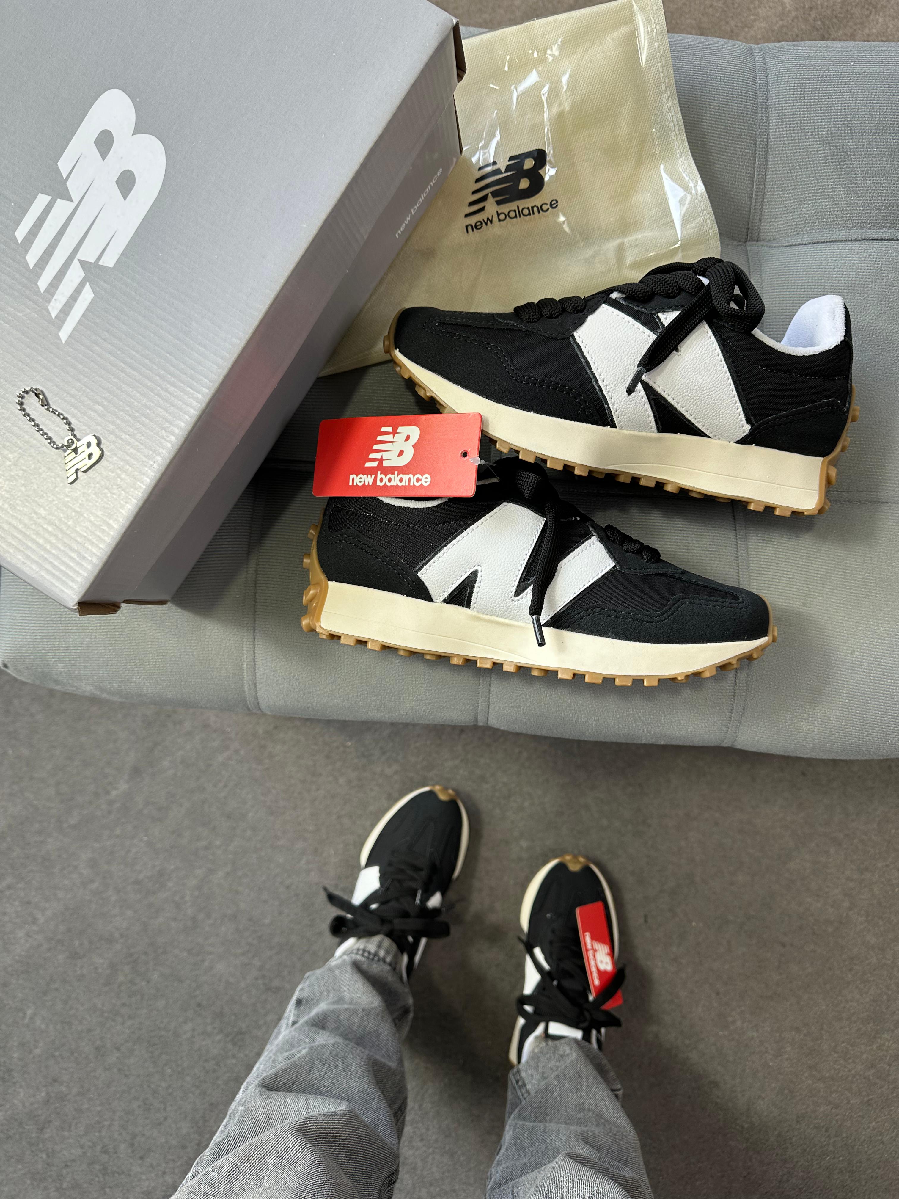 New Balance 327 Preto/off