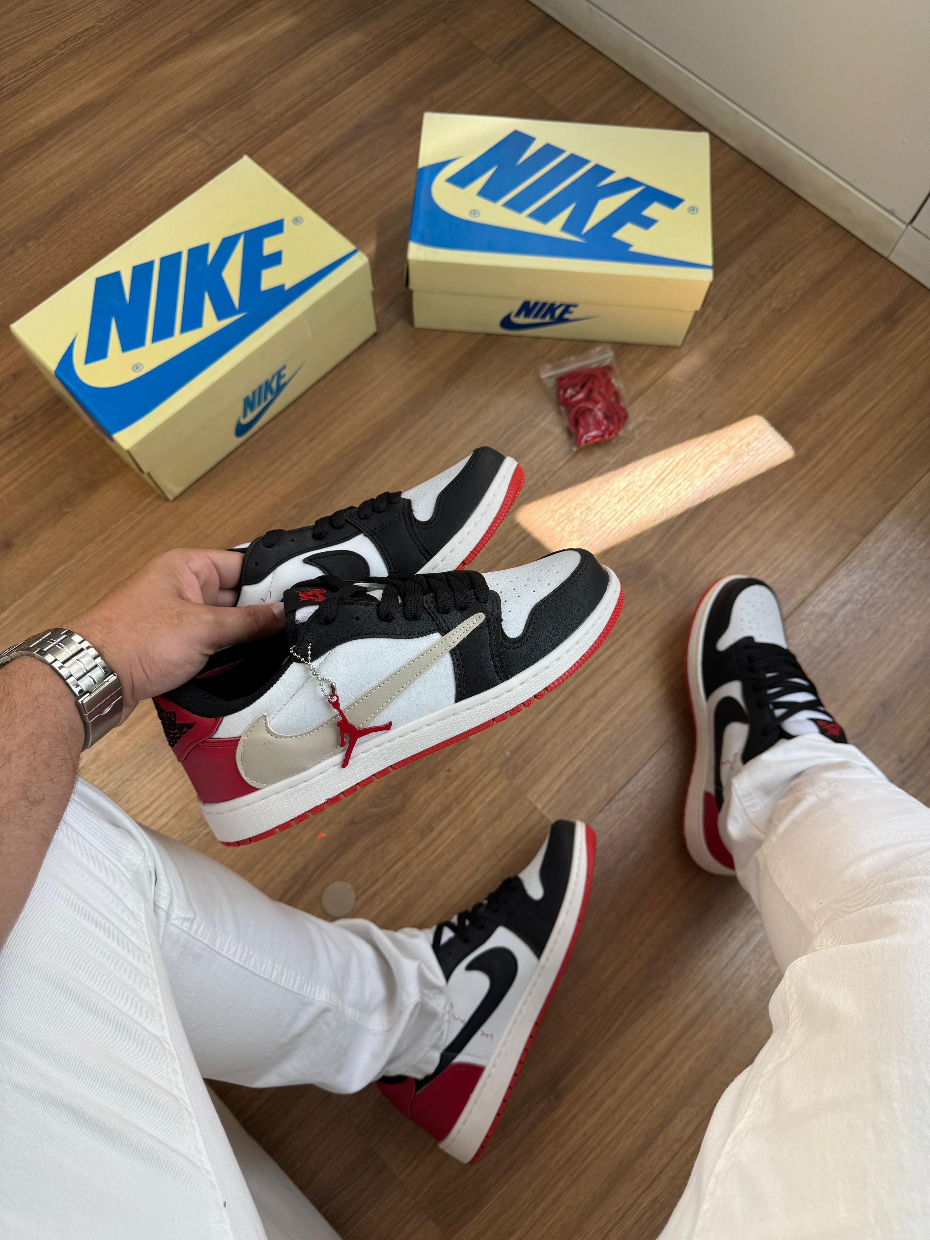 Nike Air Jordan 1 Low x Travis Scott
