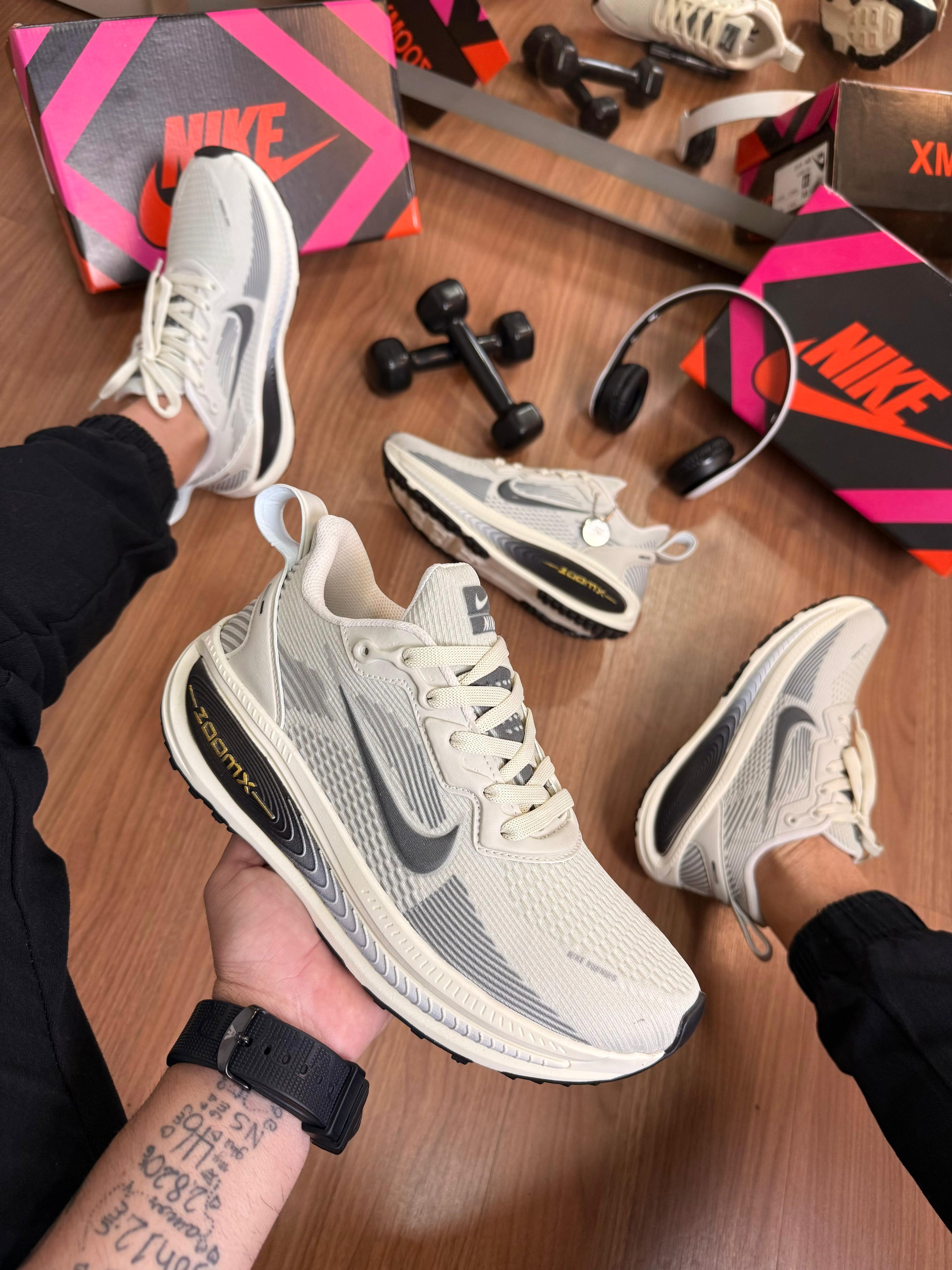 Nike Vomero 18 Off/Grafite