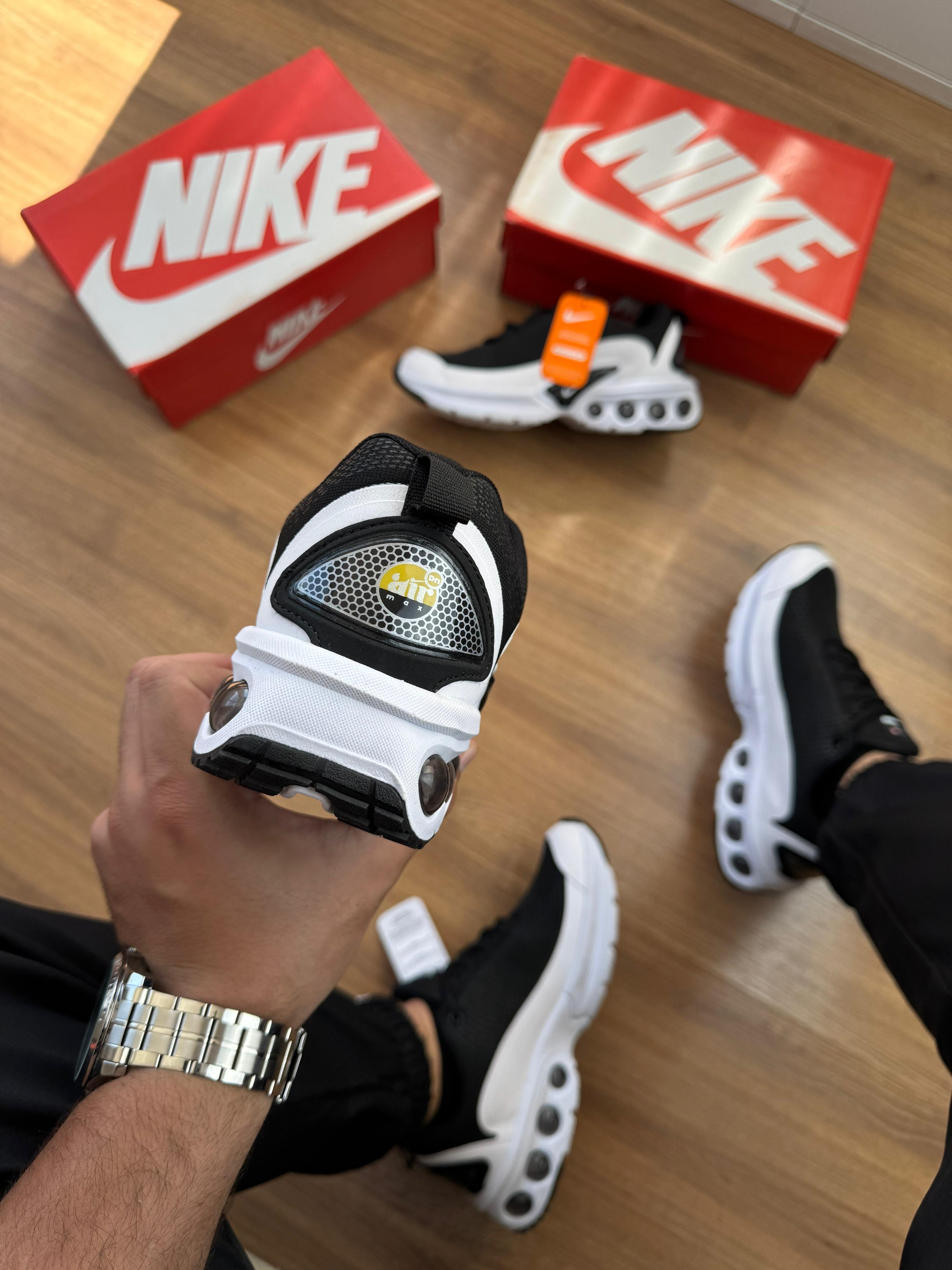 Air Max DN  Preto / Branco