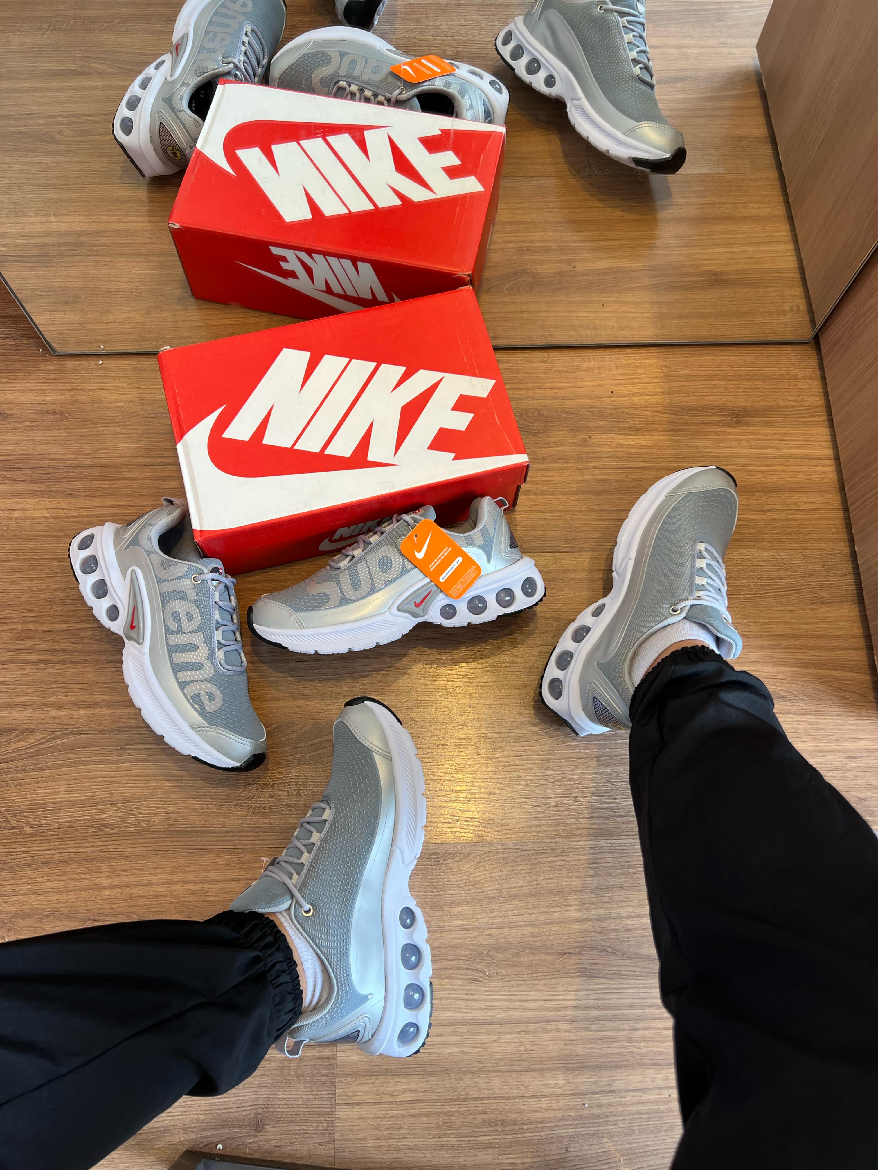 Air Max DN Supreme Branco / Cinza