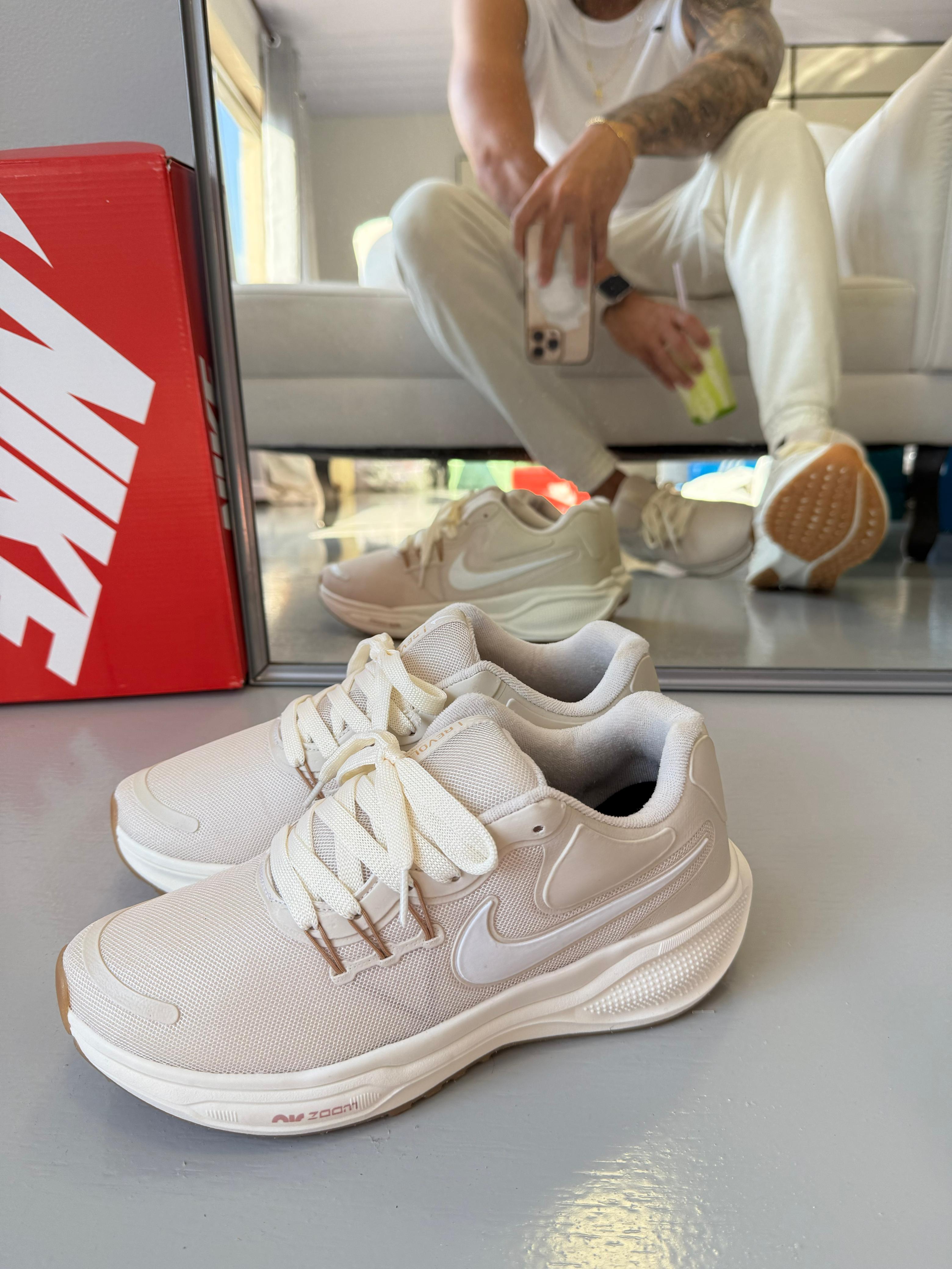 Nike Zoom Revolution Off white