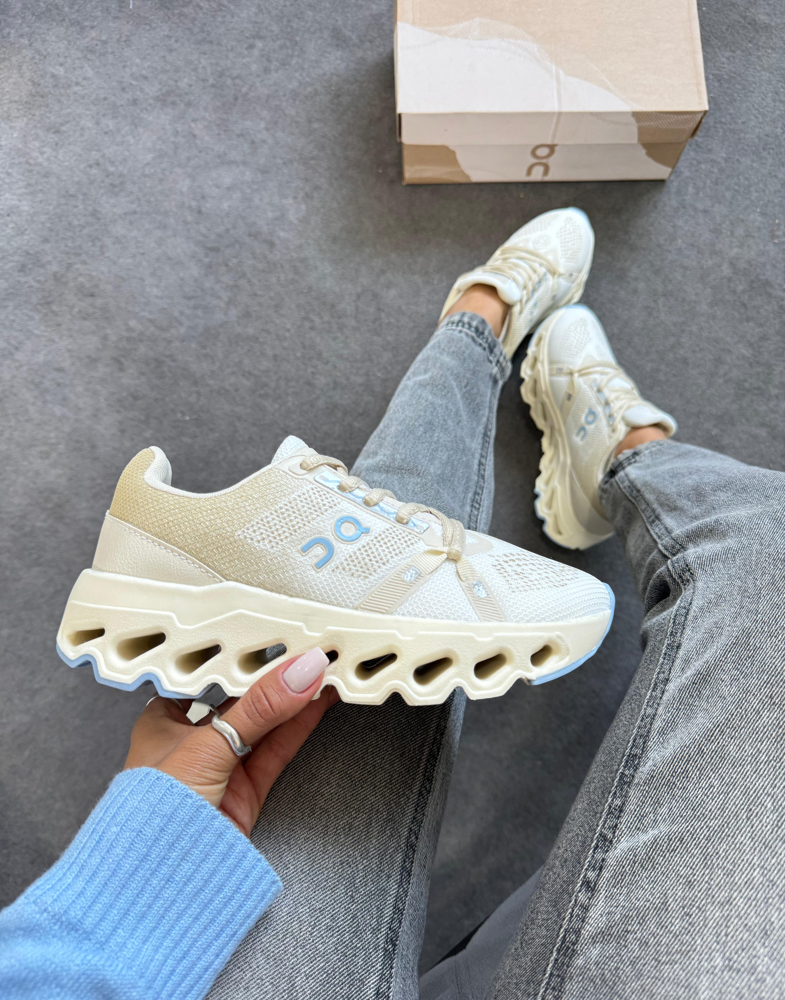 On Cloud Off/ Azul 💙