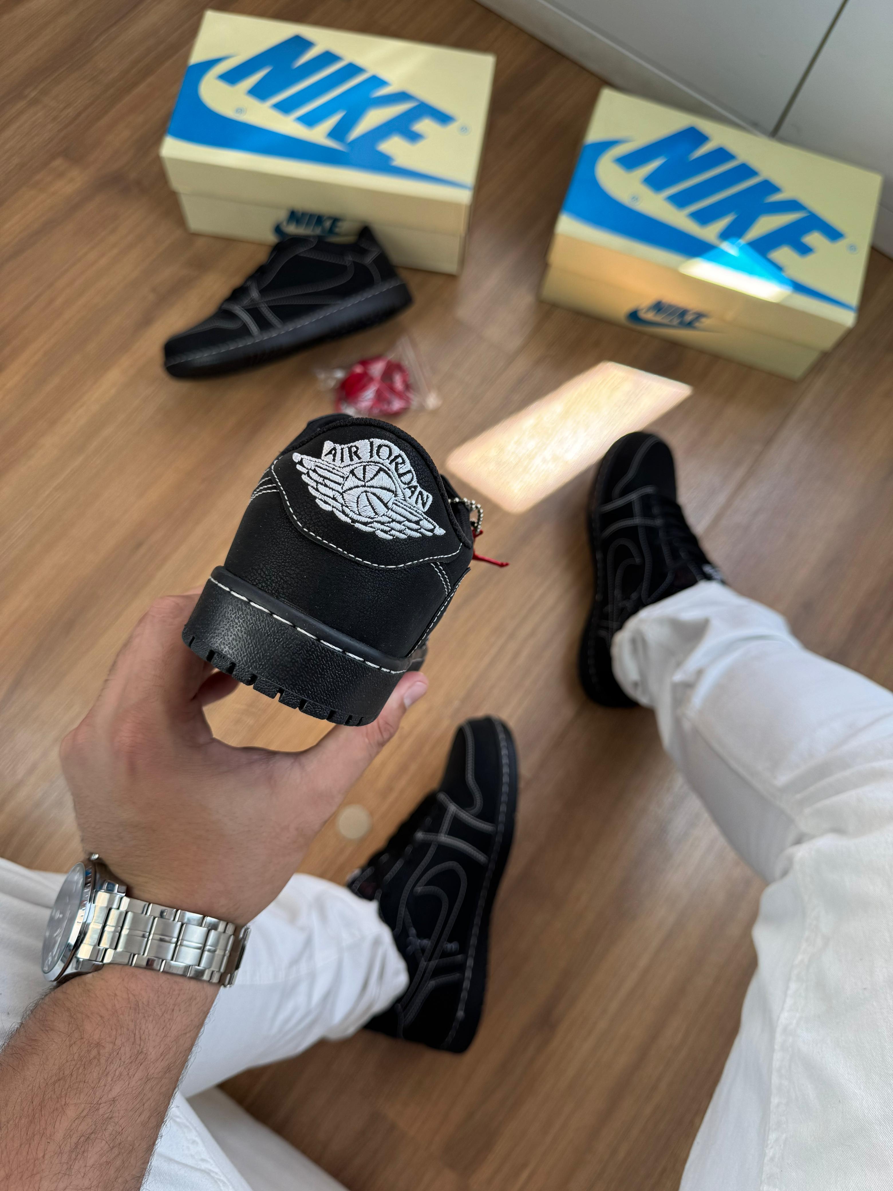 Jordan 1 Low x Travis Scott