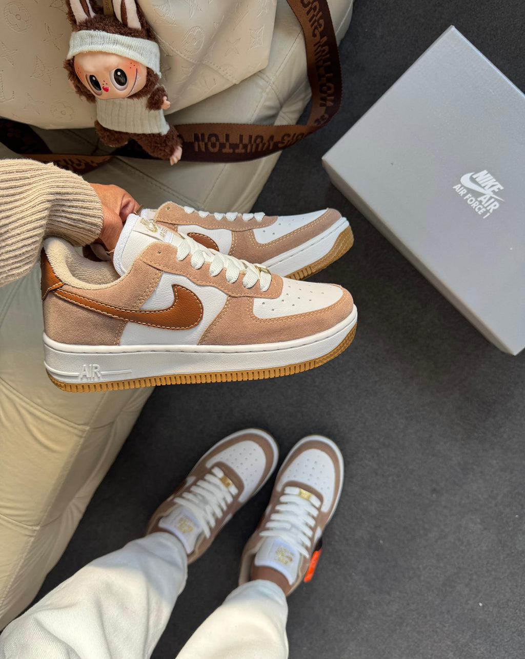 Nike Air Force F1 Camurça Caramelo / Branco