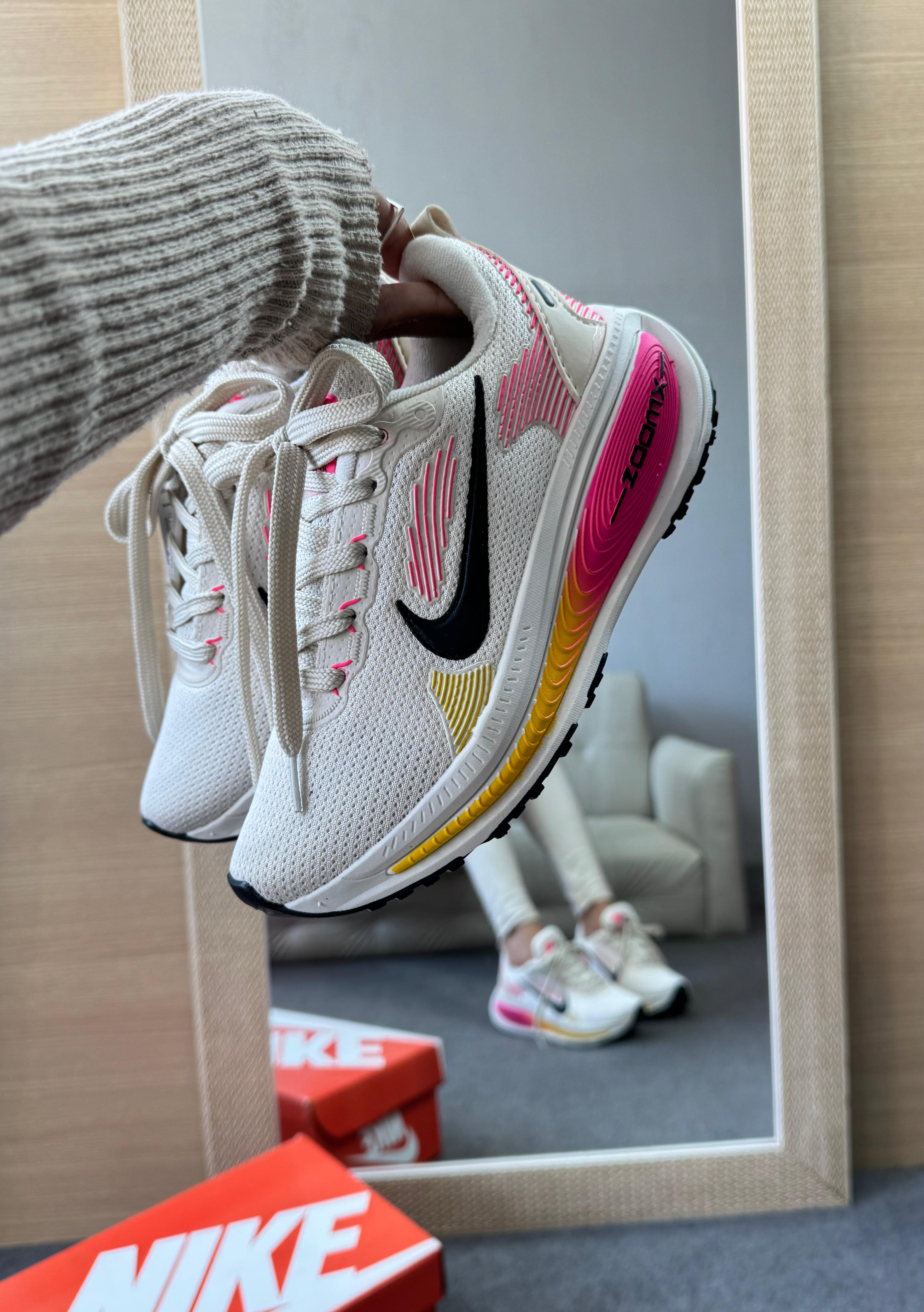 Nike Run Vomero 18 Off/pink /marelo
