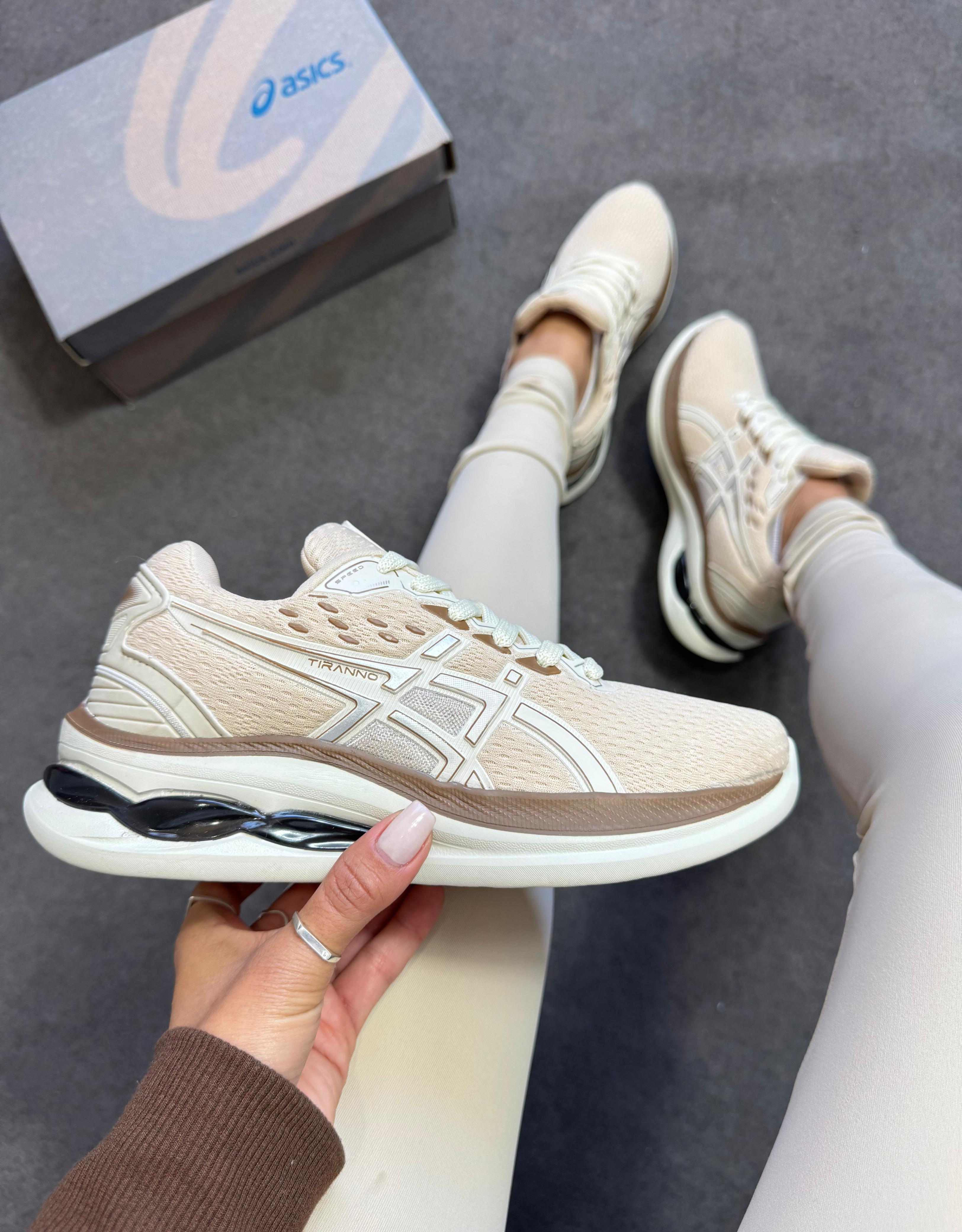 Asics Gel Tiranno off/marrom