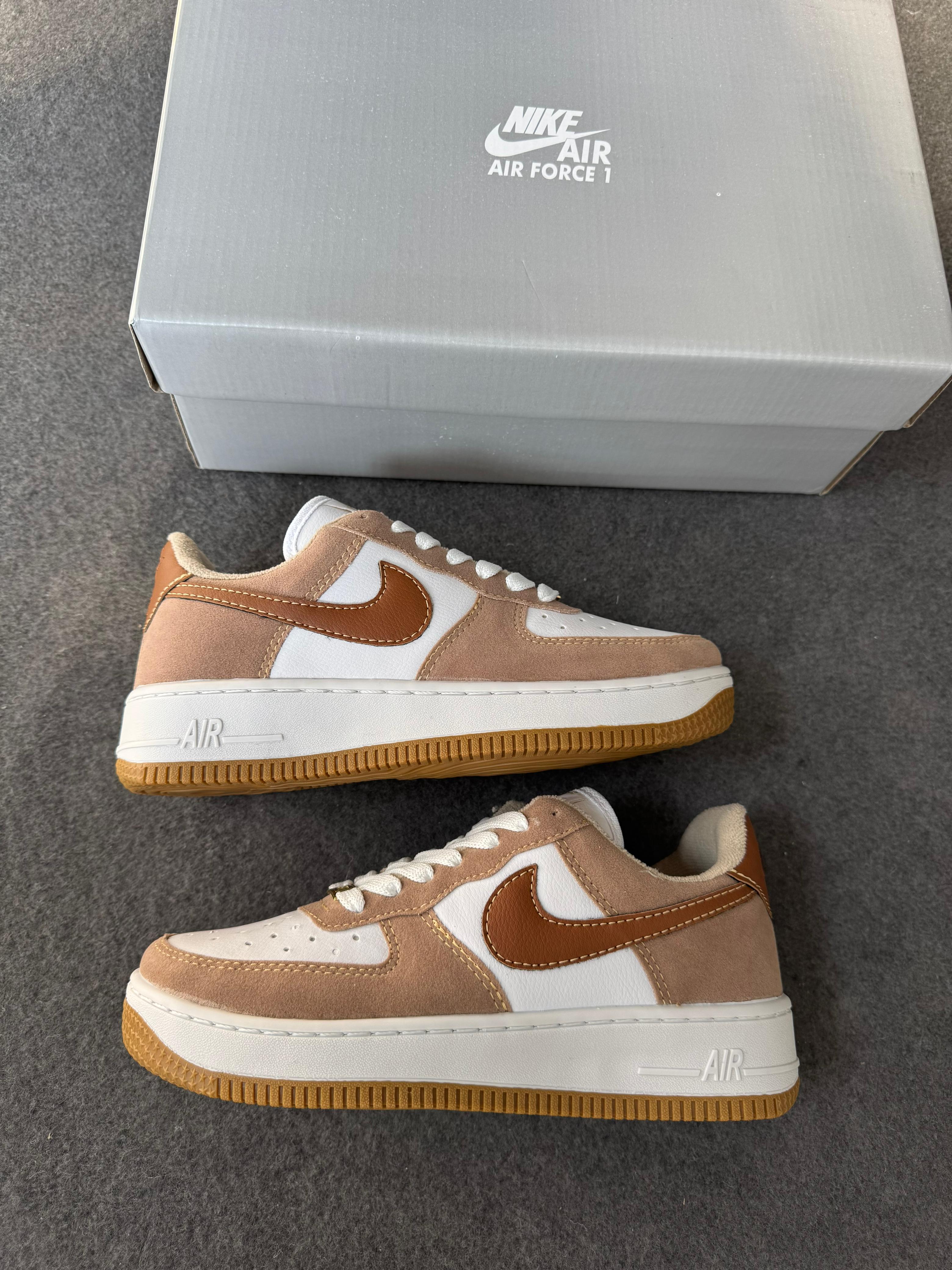 Nike Air Force F1 Camurça Caramelo / Branco