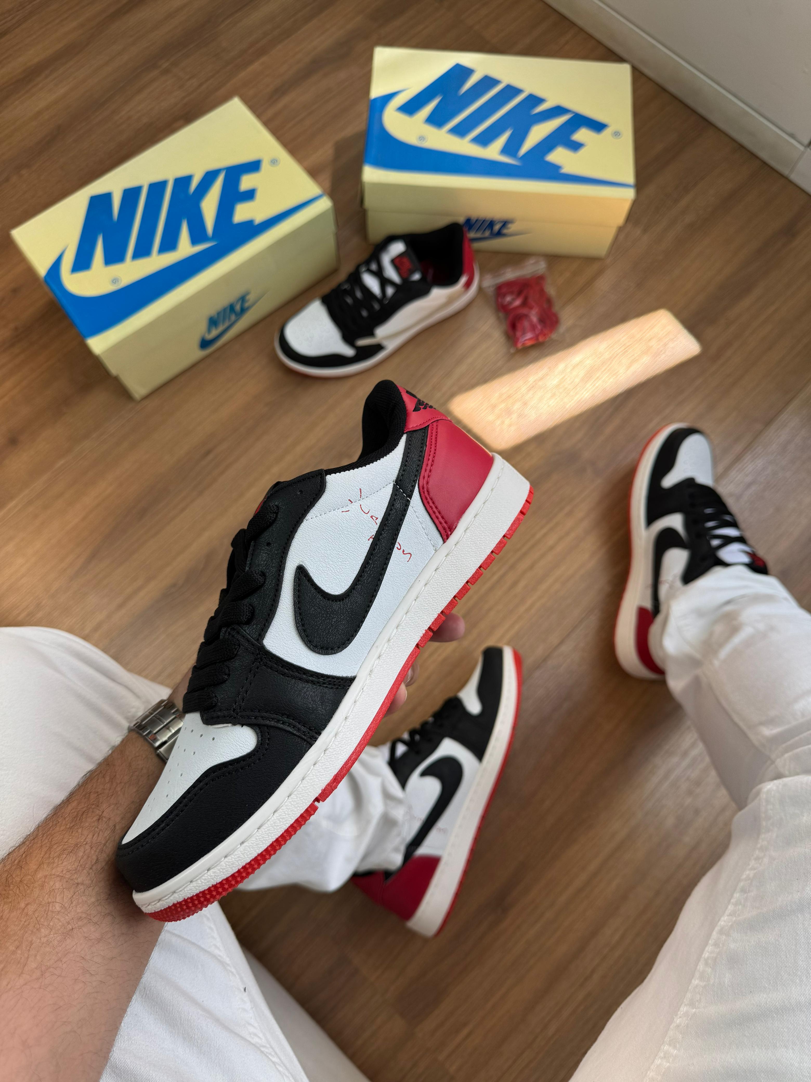 Nike Air Jordan 1 Low x Travis Scott