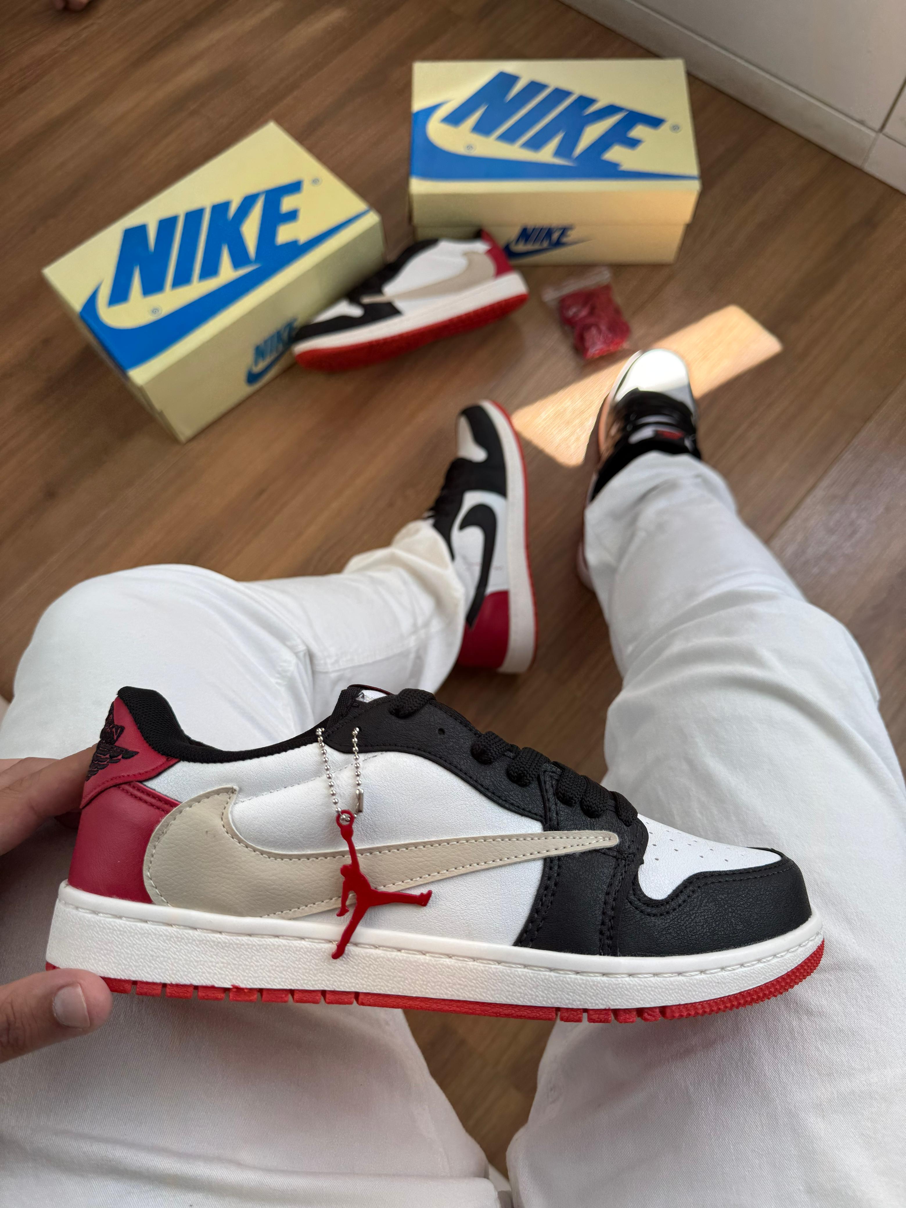 Nike Air Jordan 1 Low x Travis Scott