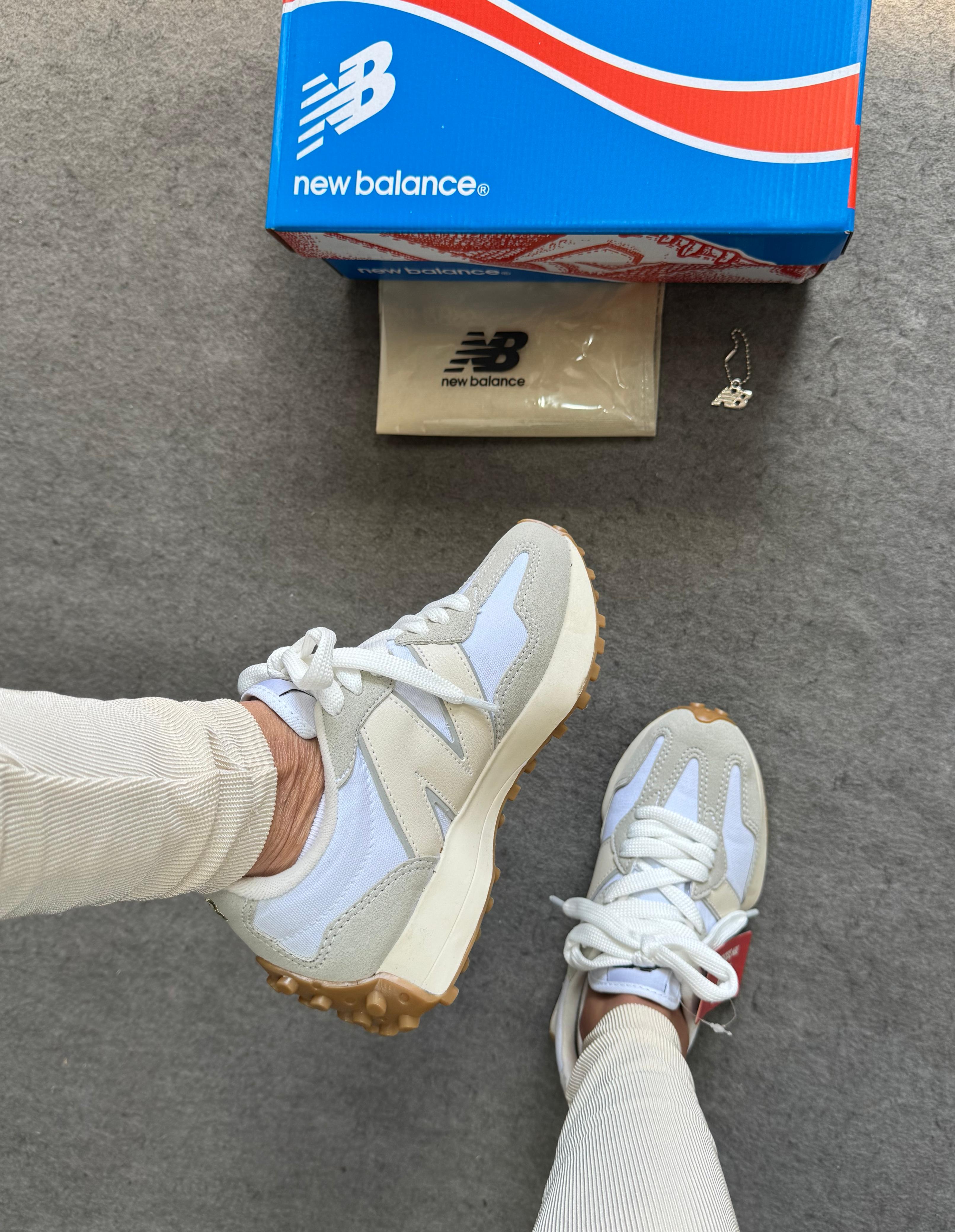 New Balance 327 Branco/ off