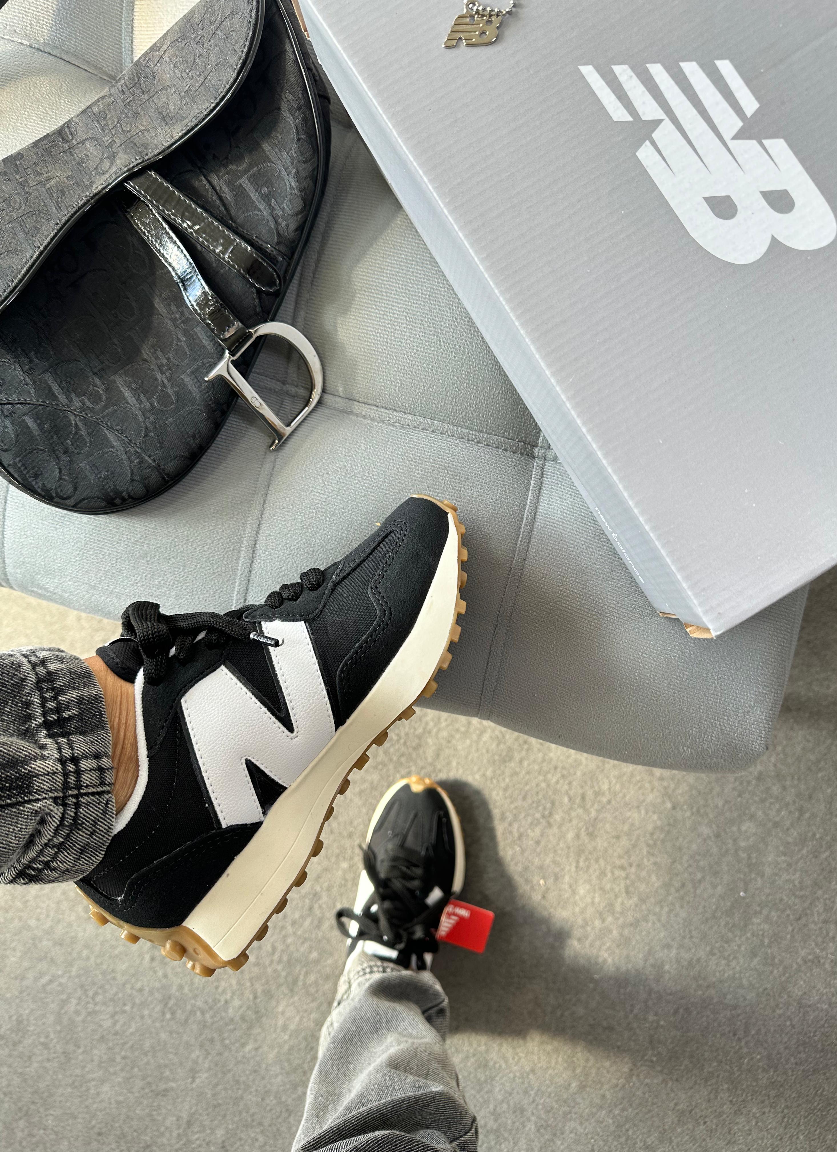 New Balance 327 Preto/off