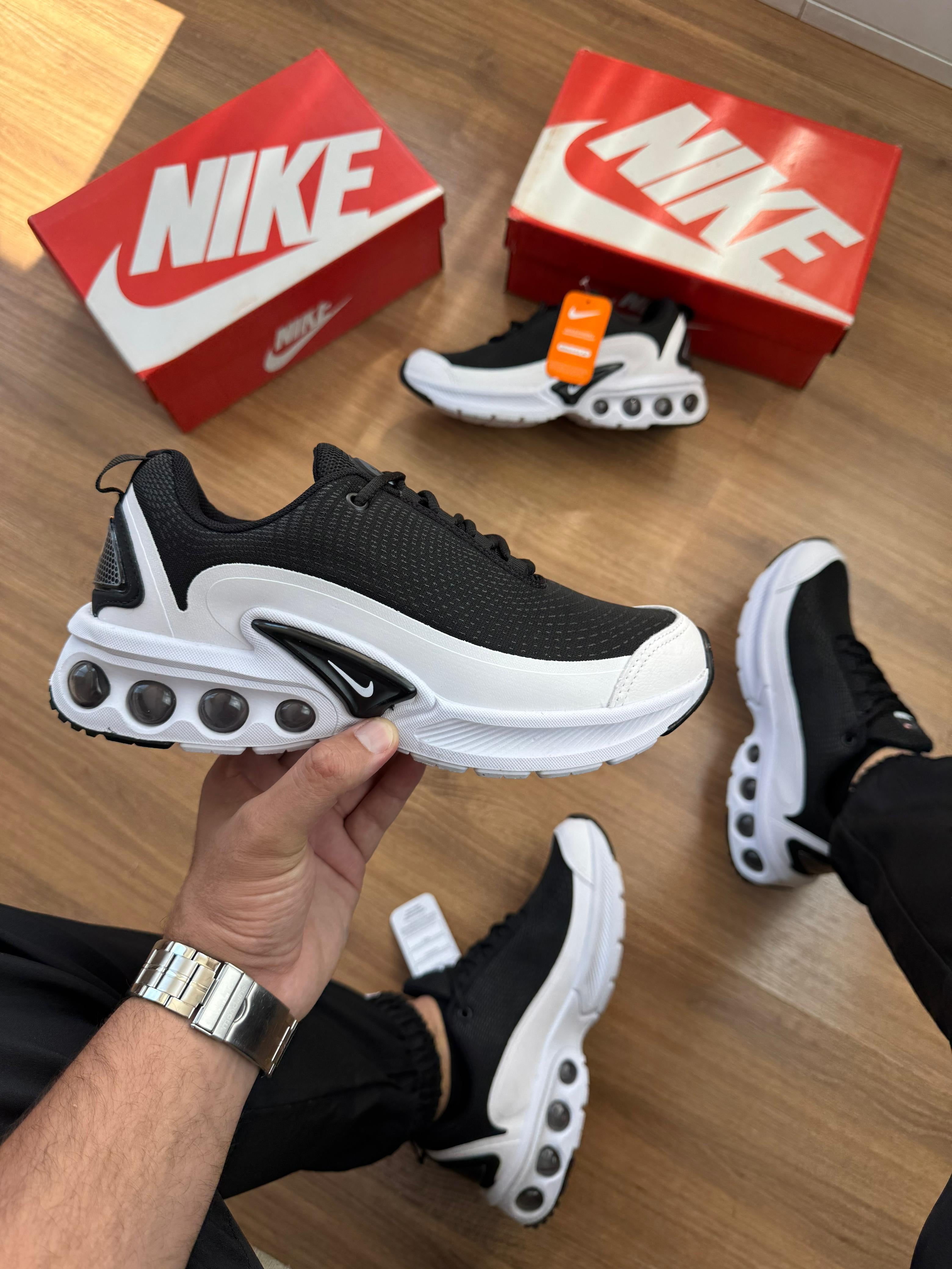 Air Max DN  Preto / Branco