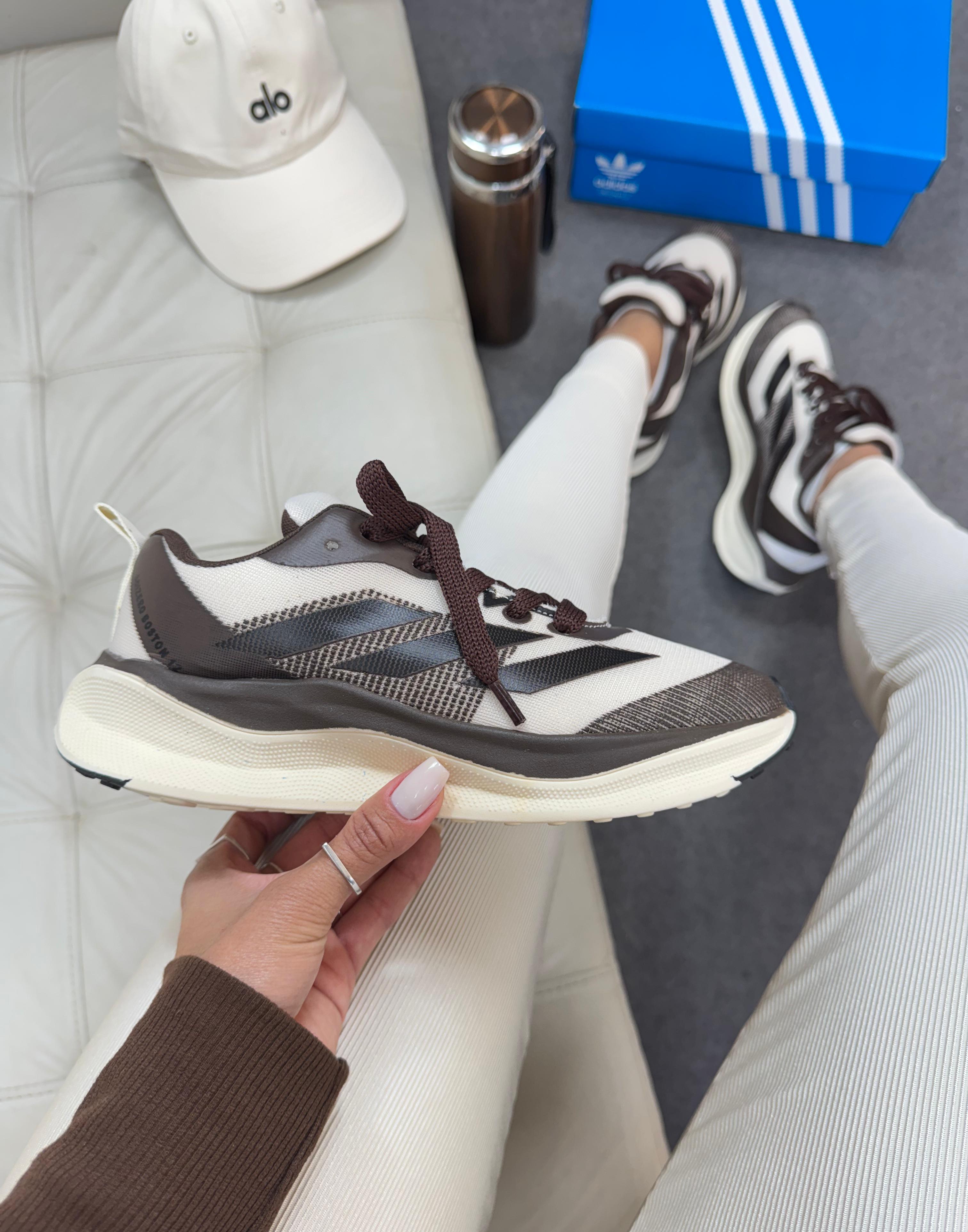 Adidas Adizero boston 12 off / café
