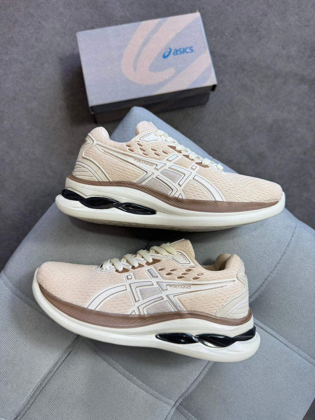 Asics Gel Tiranno off/marrom
