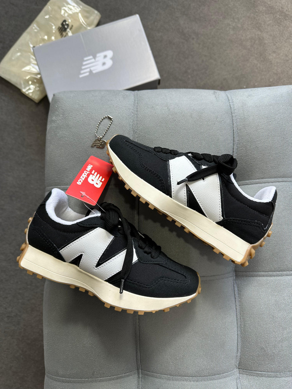 New Balance 327 Preto/off