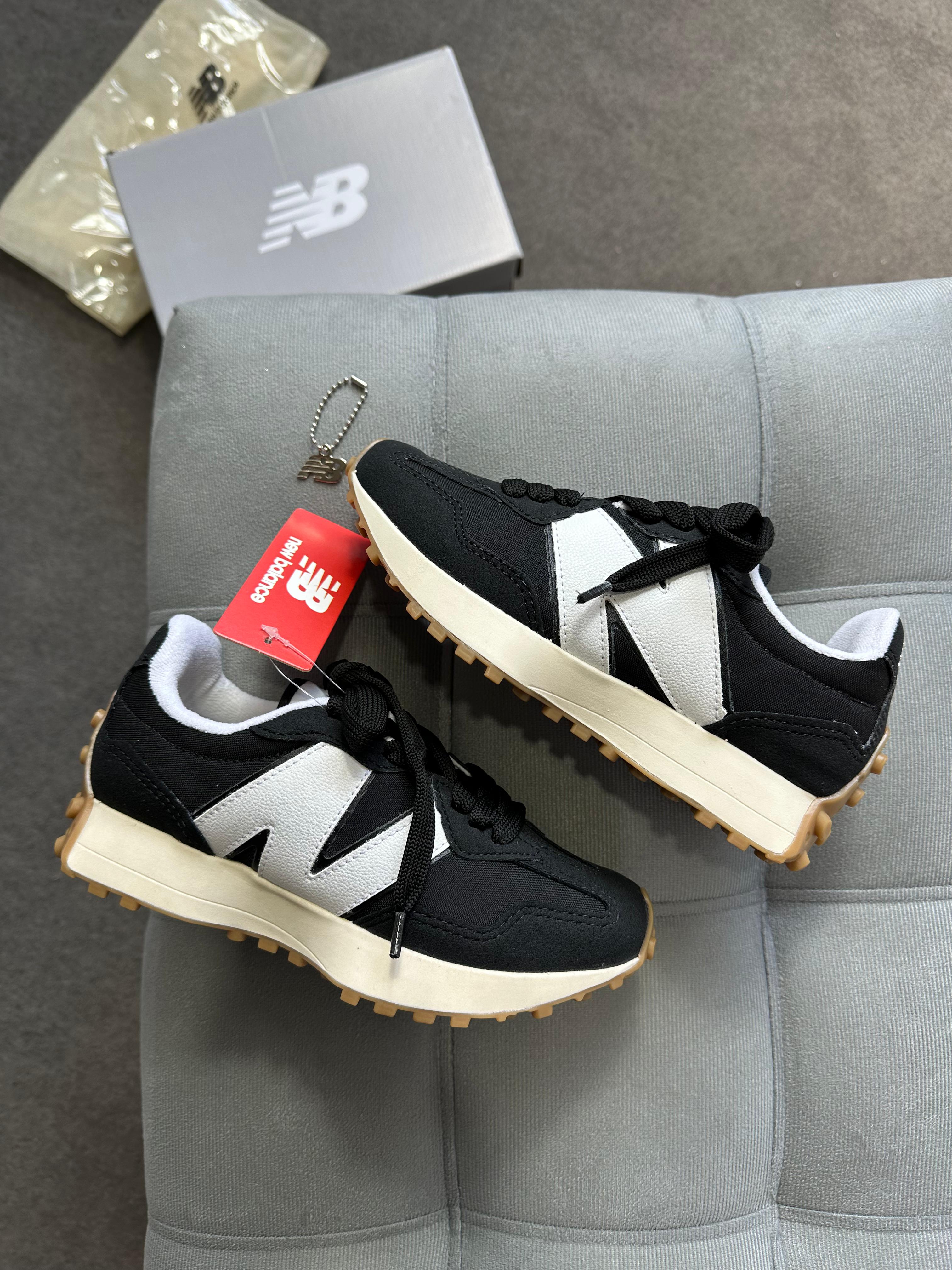 New Balance 327 Preto/off