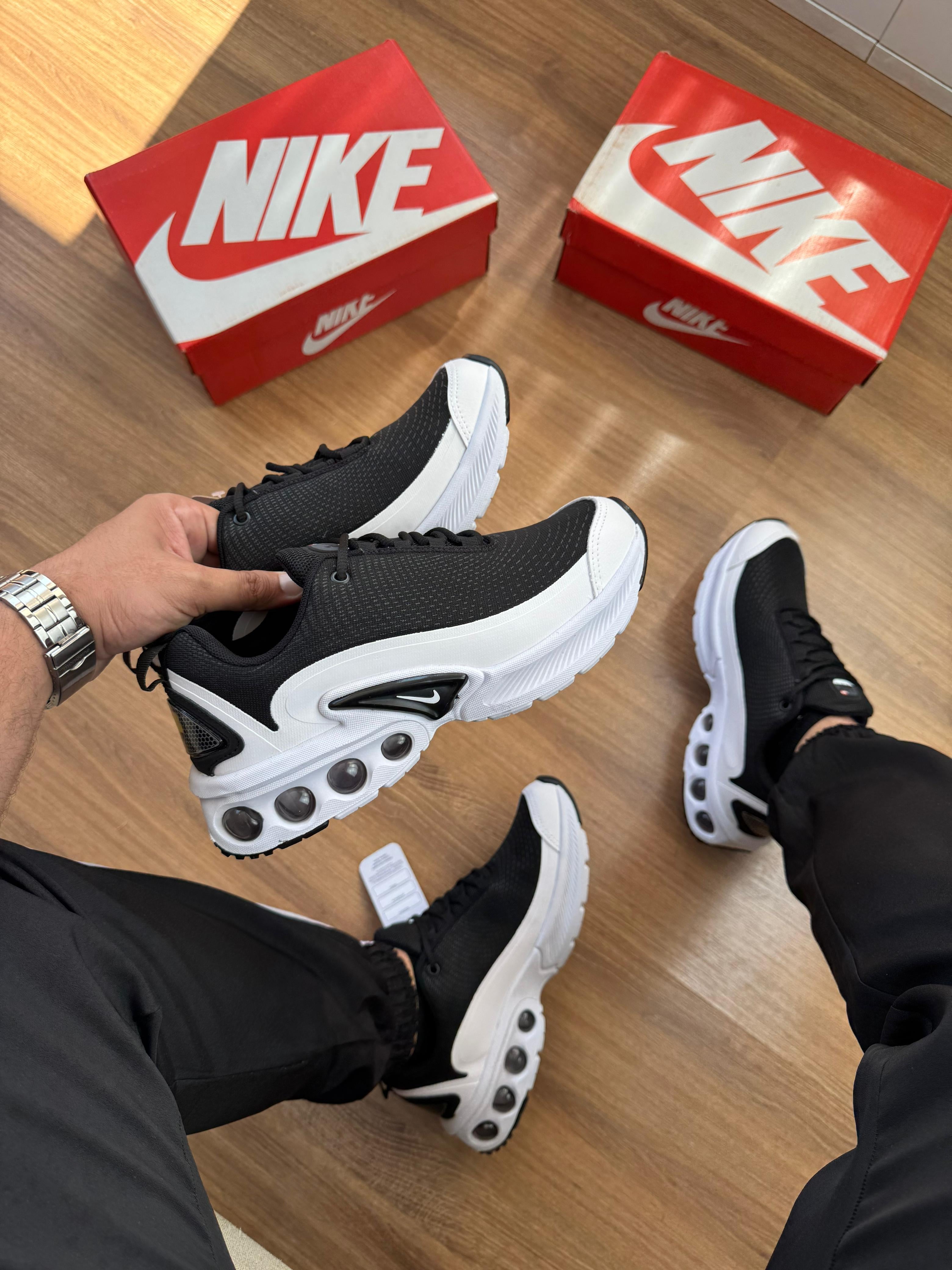 Air Max DN  Preto / Branco