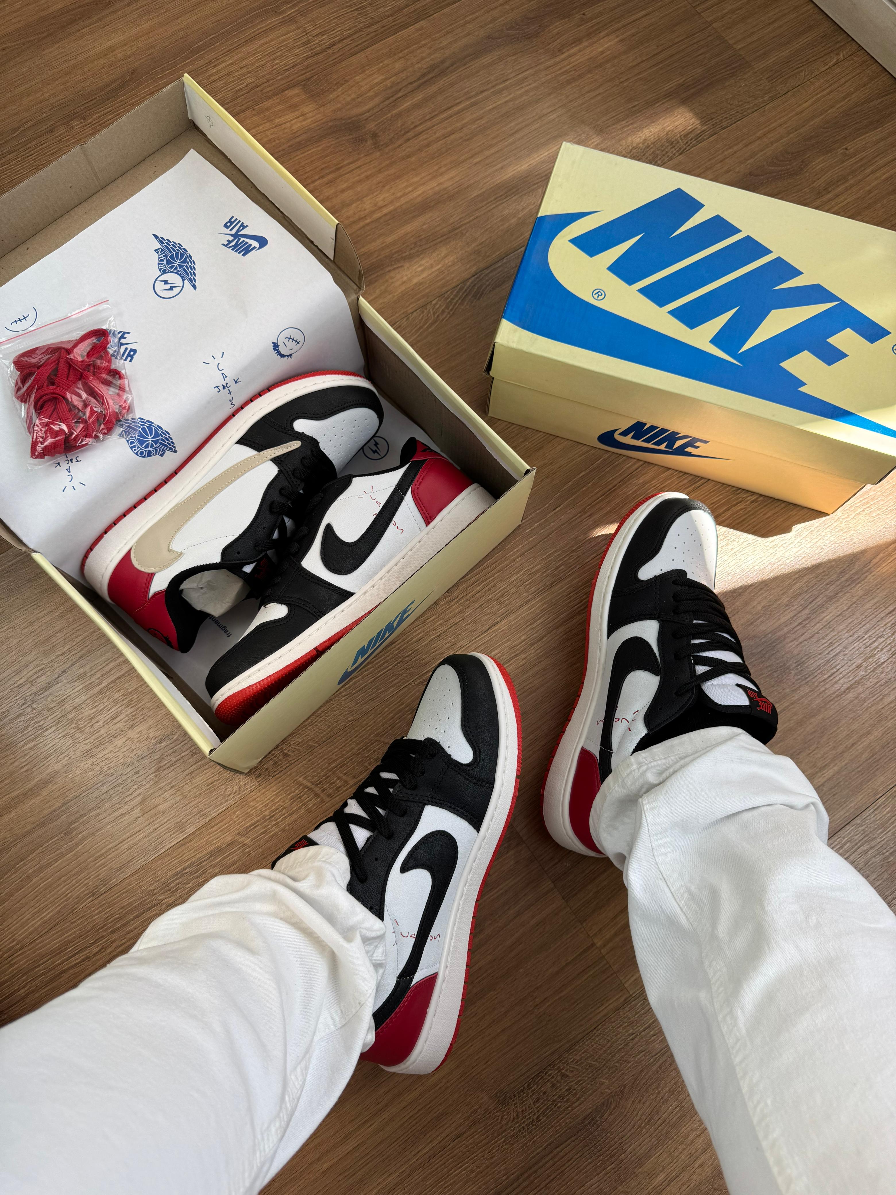 Nike Air Jordan 1 Low x Travis Scott
