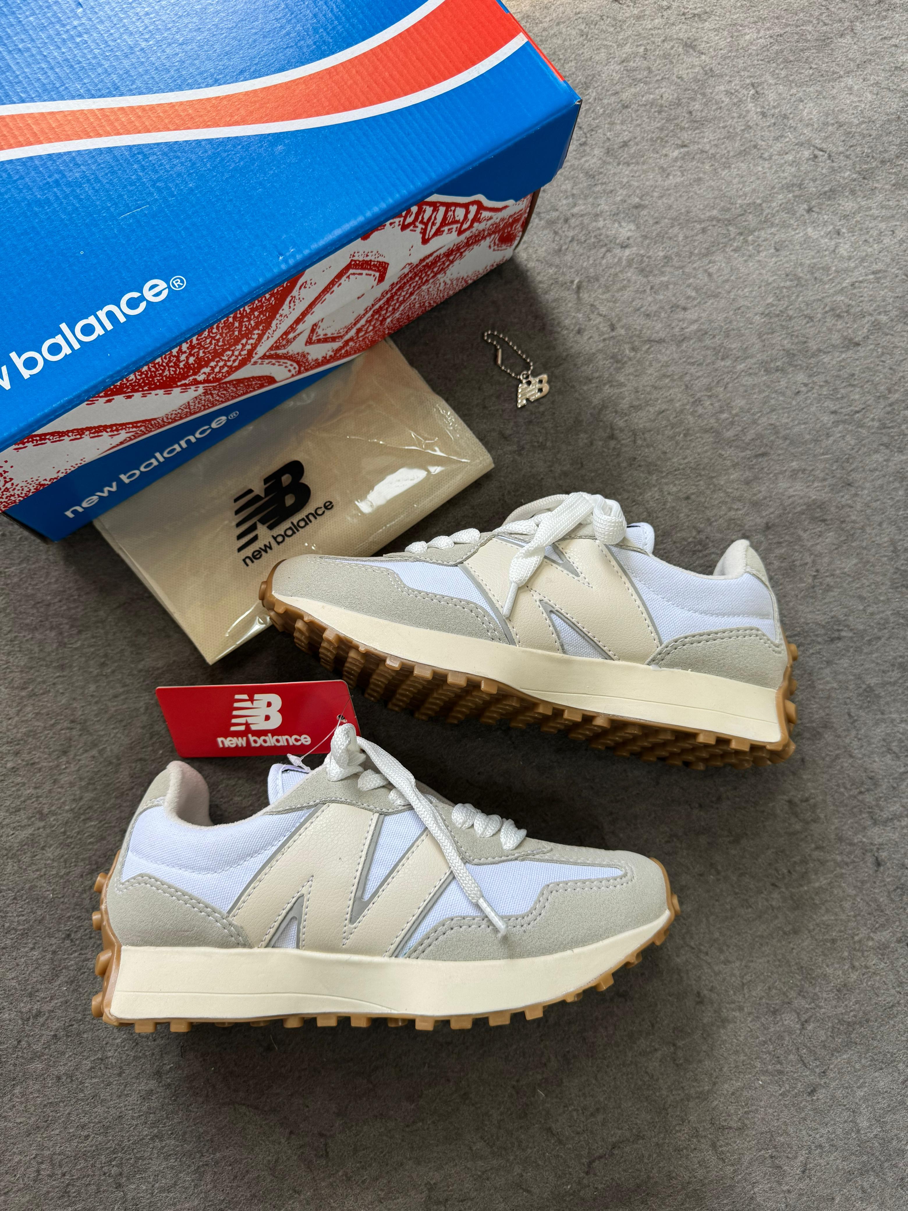 New Balance 327 Branco/ off