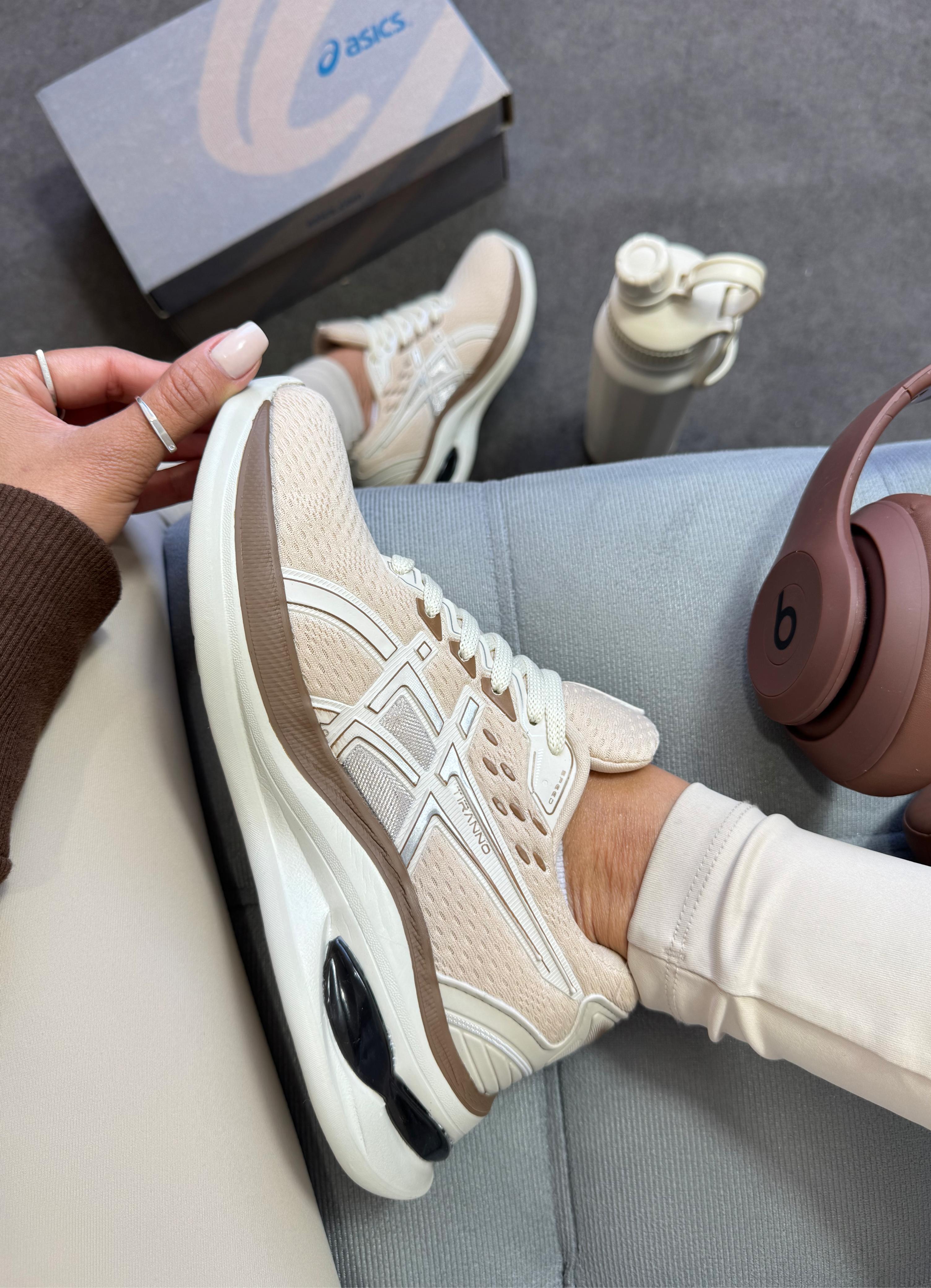 Asics Gel Tiranno off/marrom